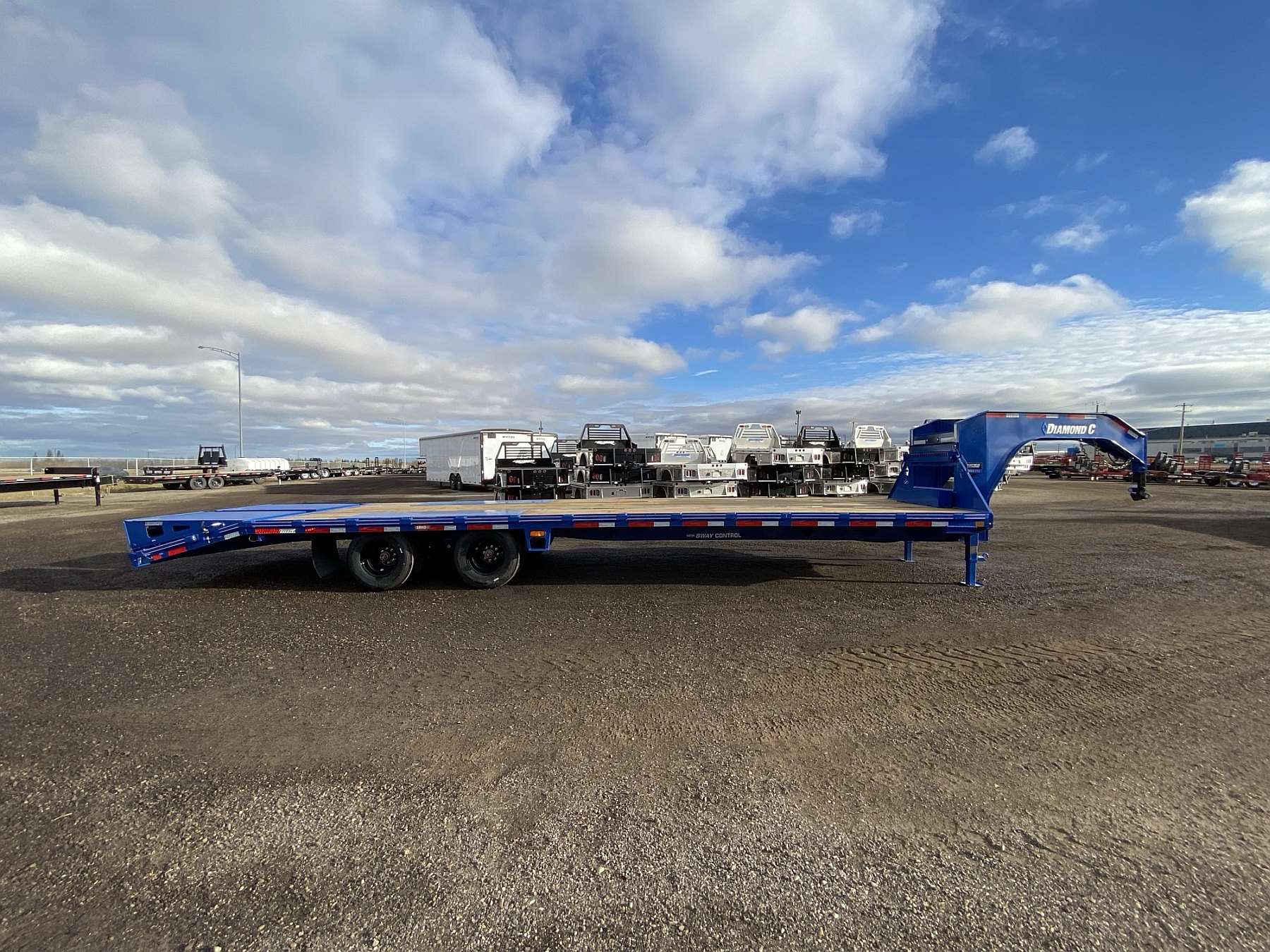 2026 Diamond C FMAX212- 32' Gooseneck Trailer