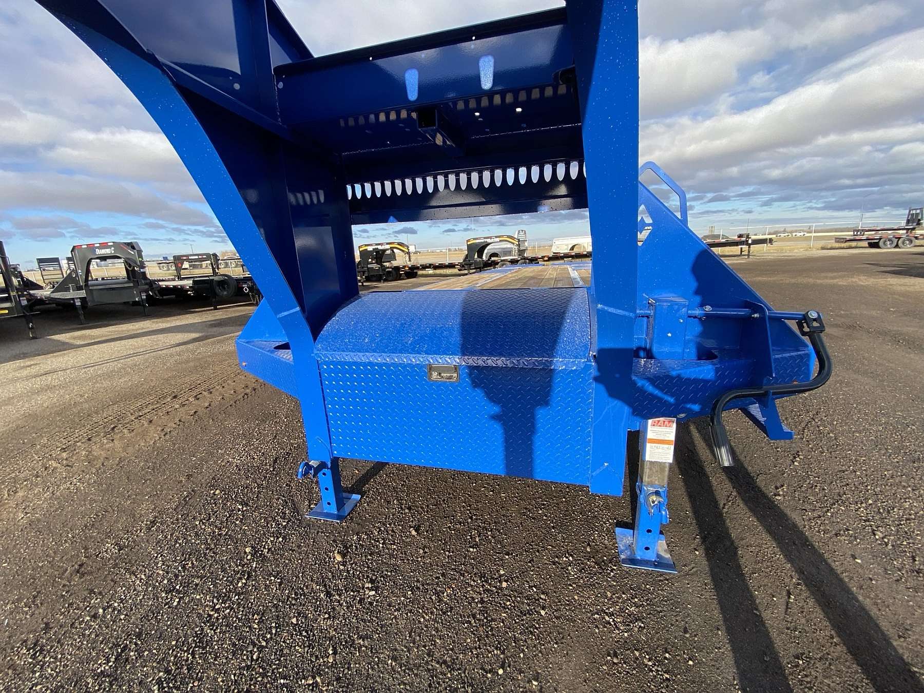 2026 Diamond C FMAX212- 32' Gooseneck Trailer