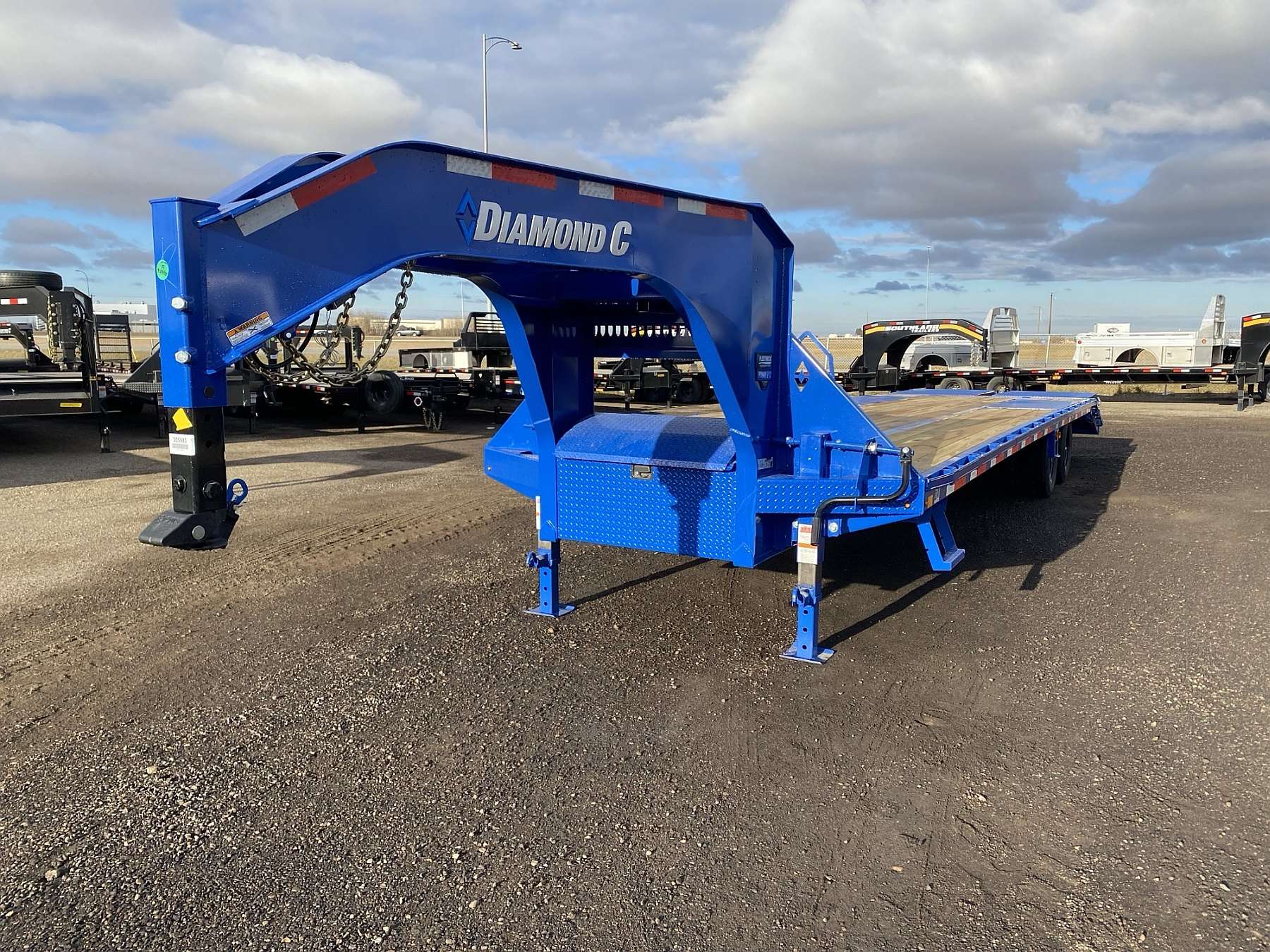 2026 Diamond C FMAX212- 32' Gooseneck Trailer