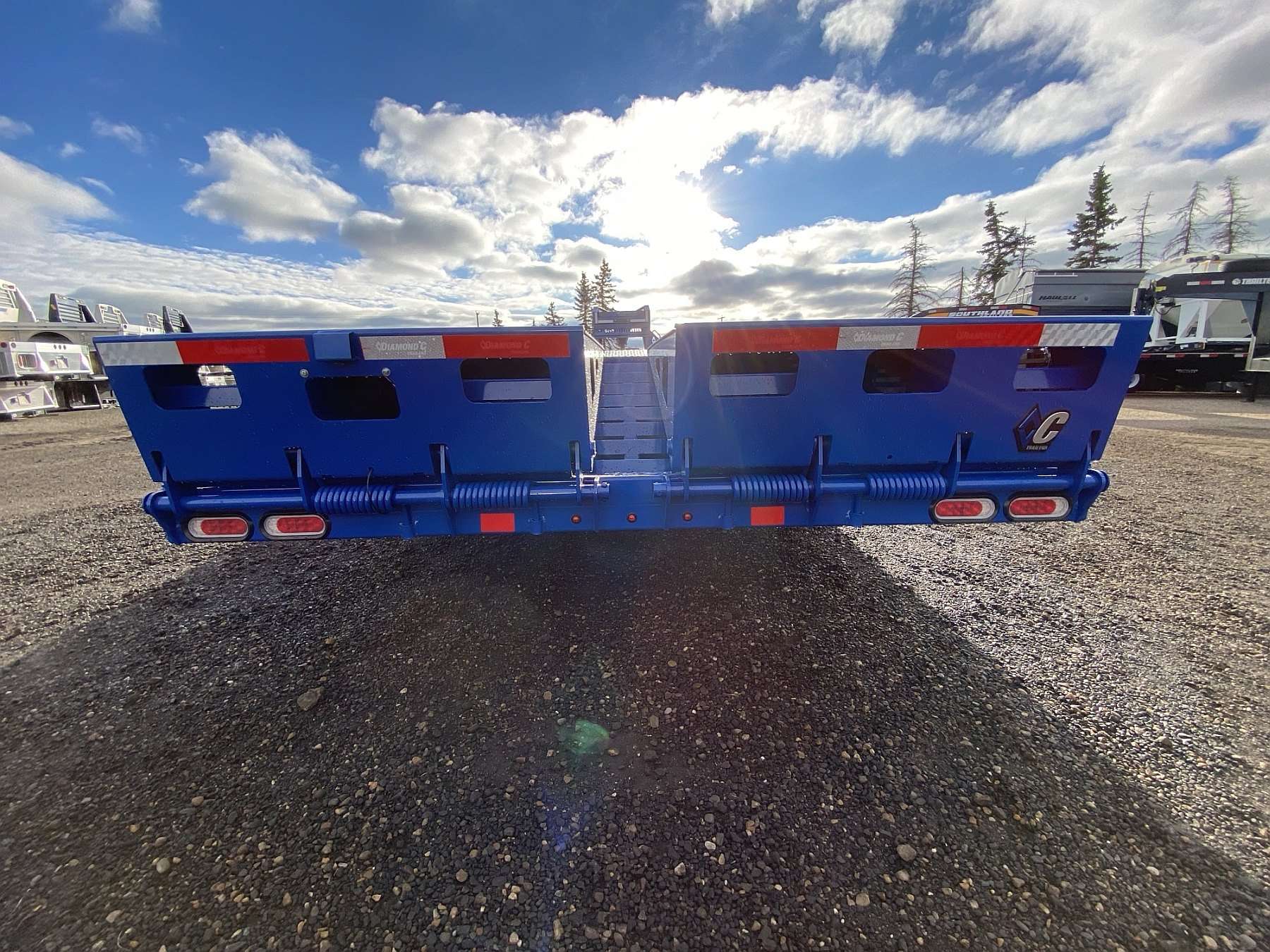 2026 Diamond C FMAX212- 32' Gooseneck Trailer