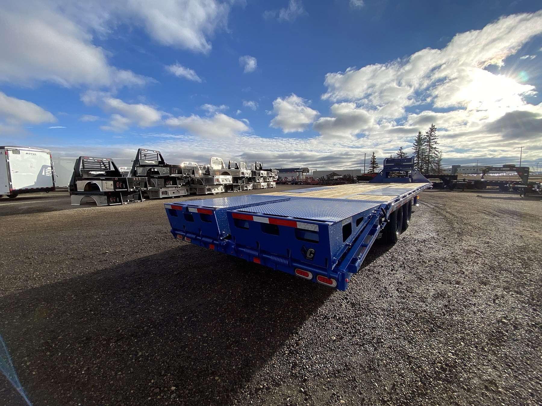 2026 Diamond C FMAX212- 32' Gooseneck Trailer