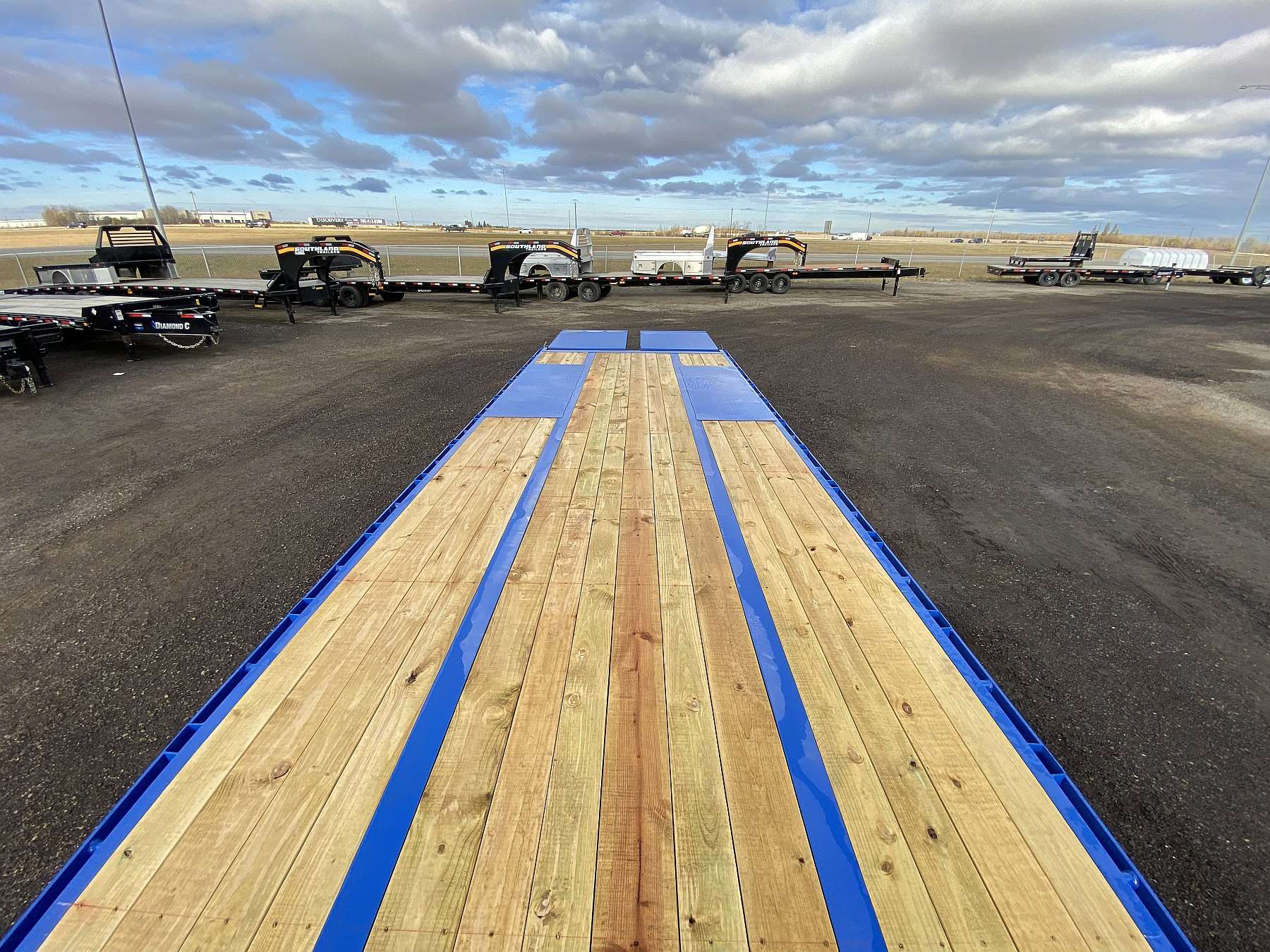 2026 Diamond C FMAX212- 32' Gooseneck Trailer