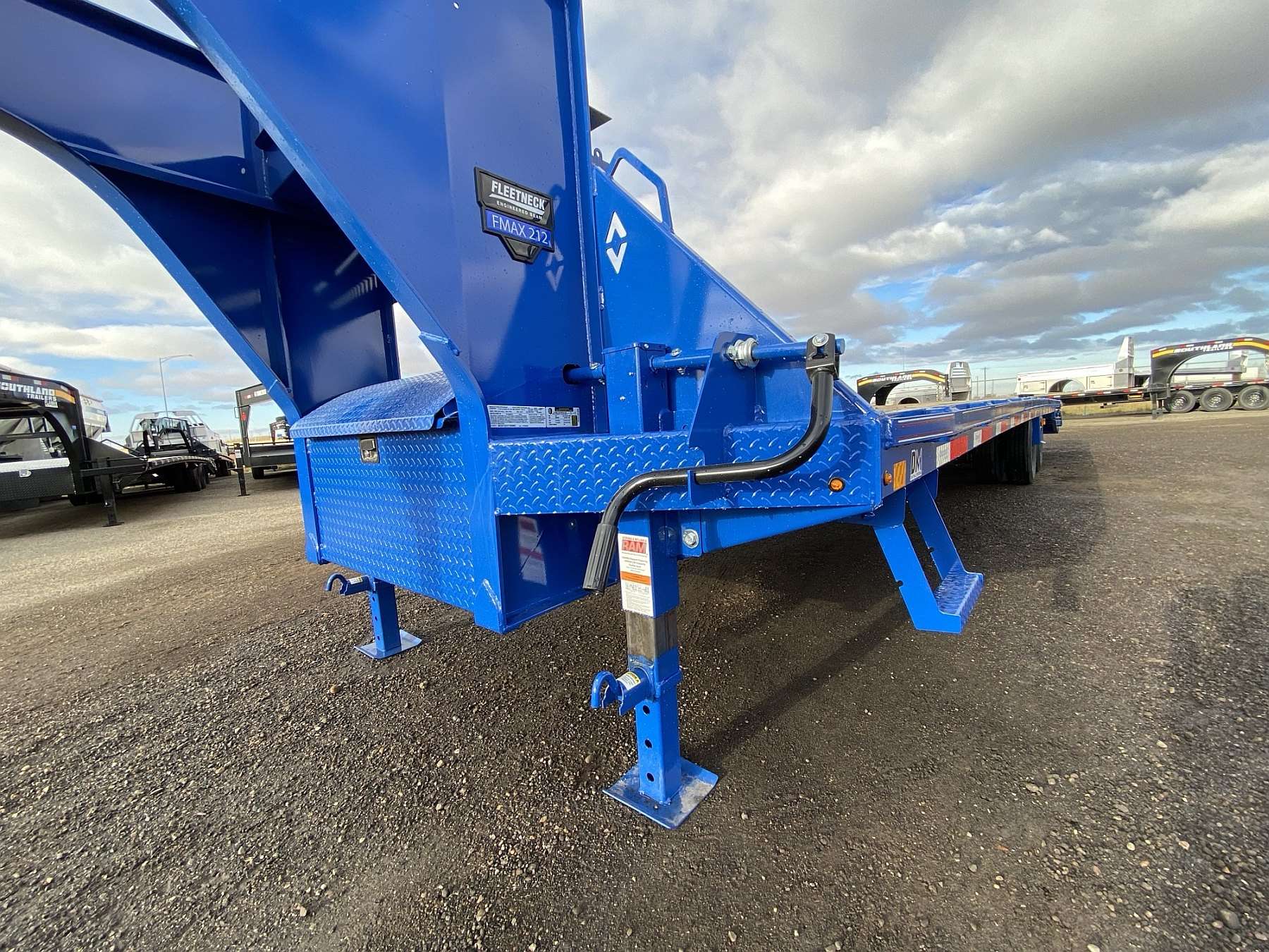 2026 Diamond C FMAX212- 32' Gooseneck Trailer