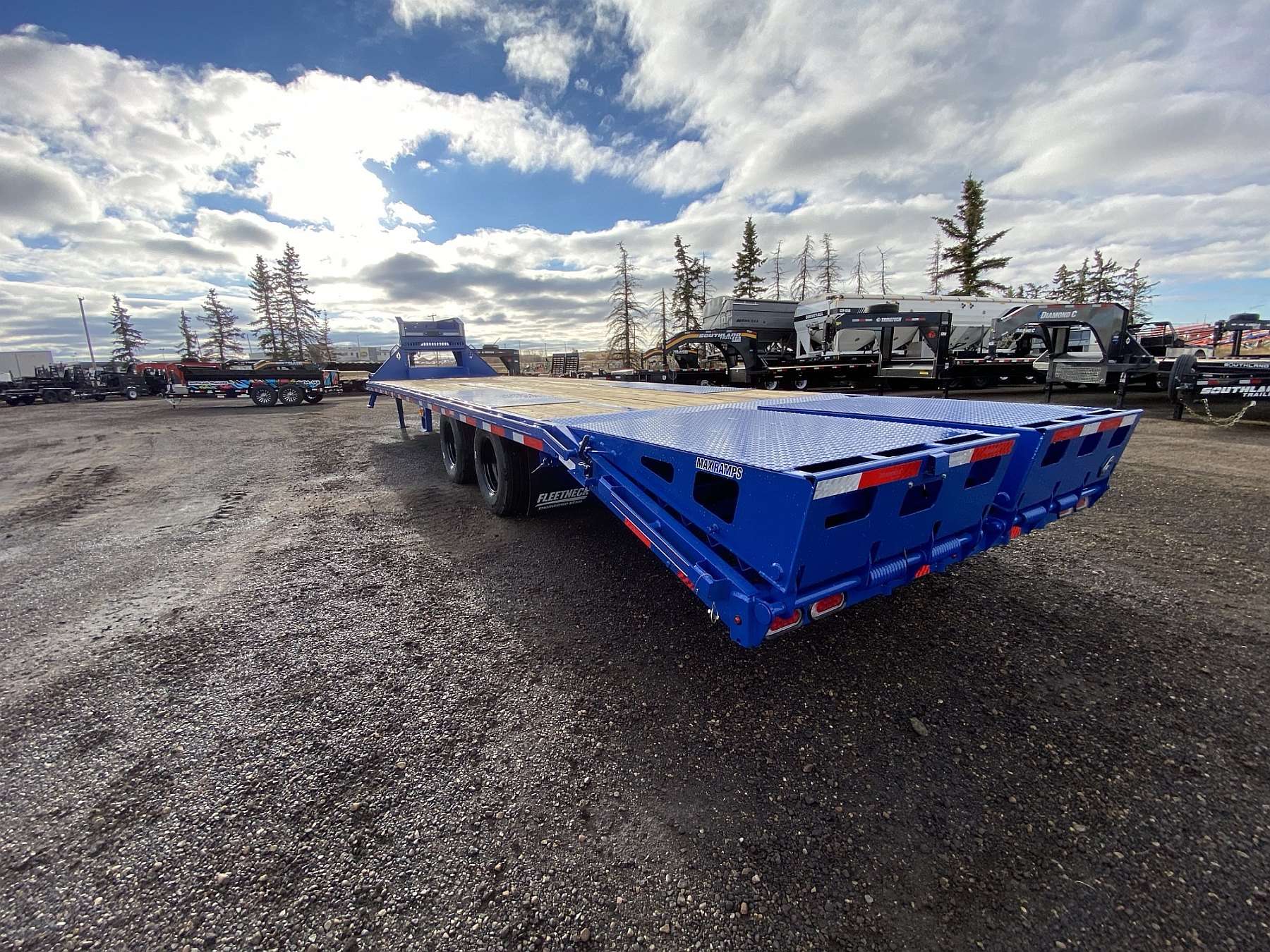 2026 Diamond C FMAX212- 32' Gooseneck Trailer