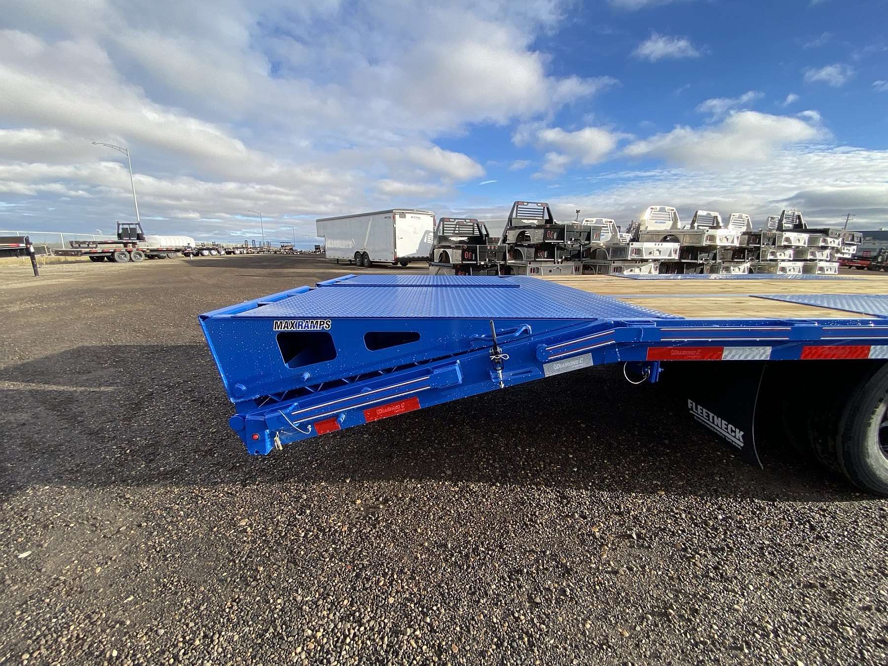 2026 Diamond C FMAX212- 32' Gooseneck Trailer
