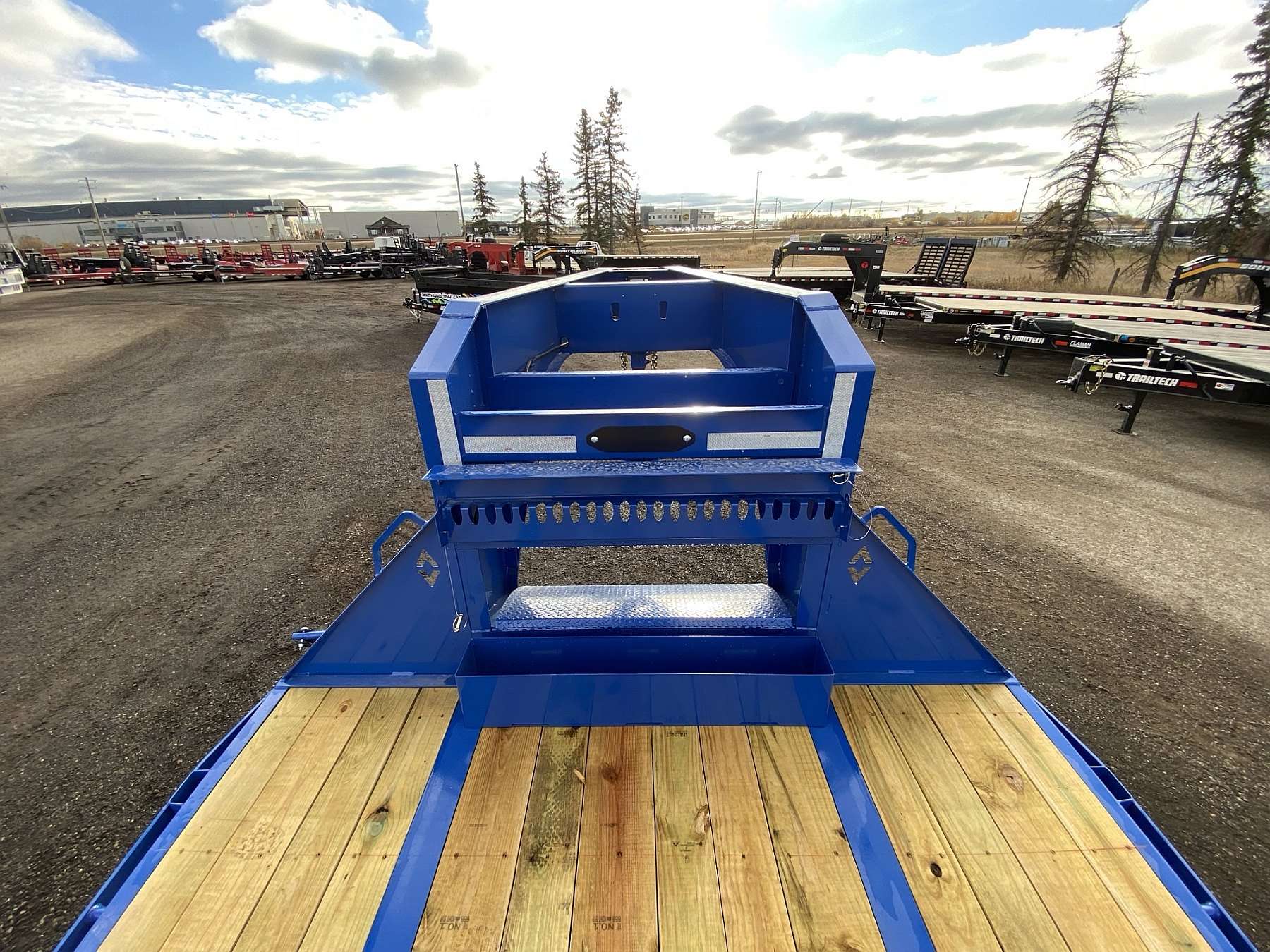 2026 Diamond C FMAX212- 32' Gooseneck Trailer