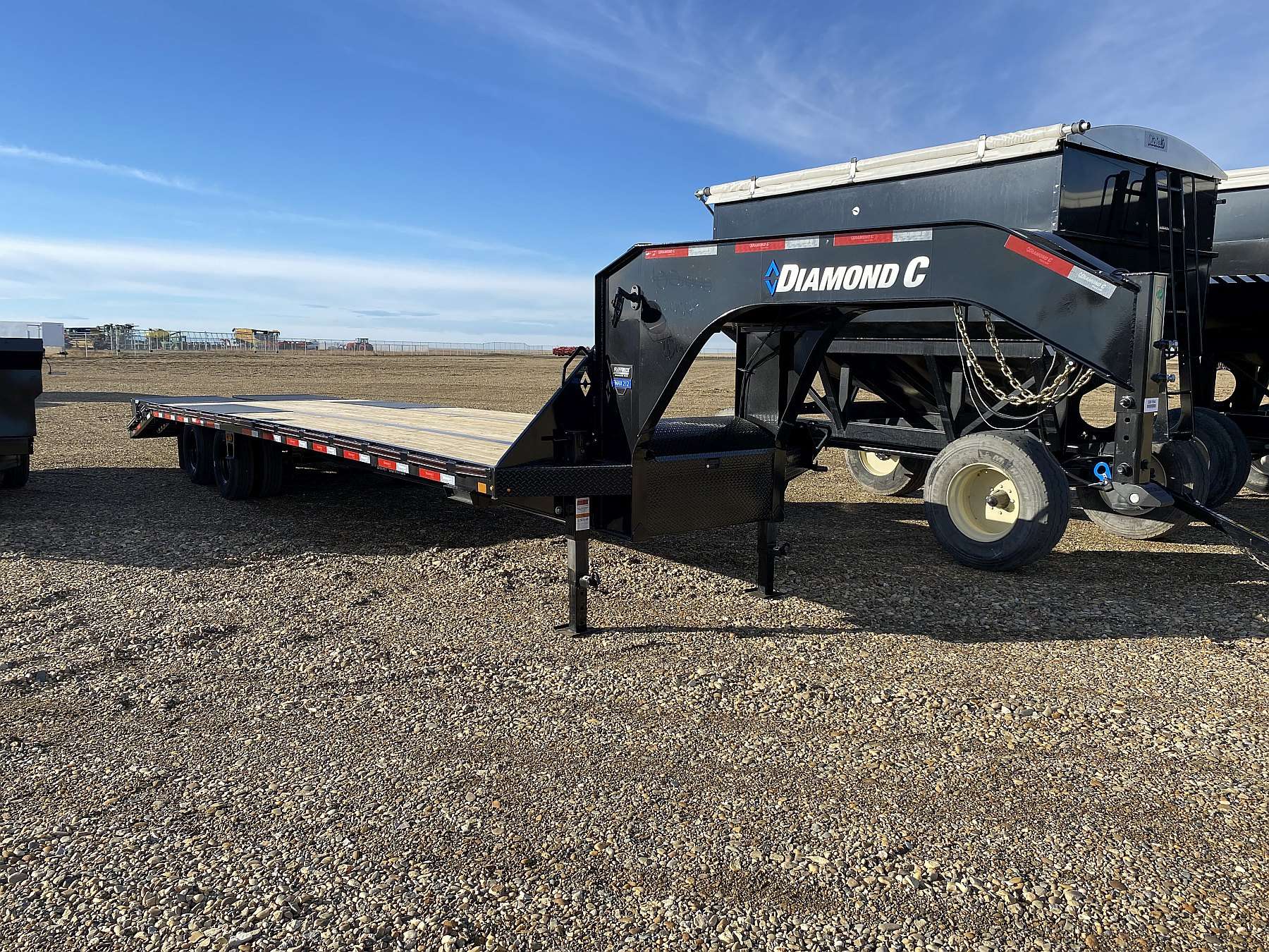 2026 Diamond C FMAX212- 32' Gooseneck Trailer