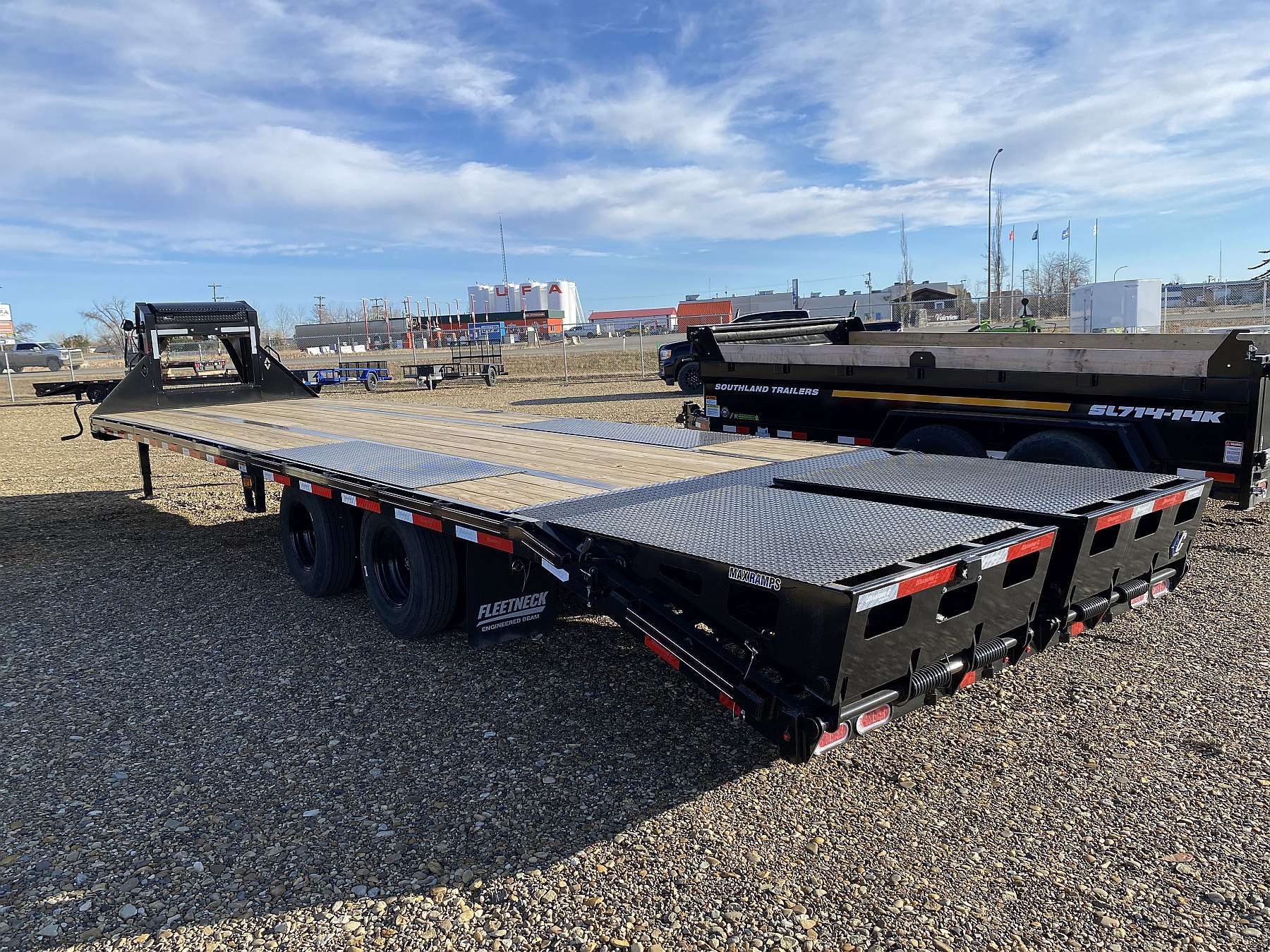 2026 Diamond C FMAX212- 32' Gooseneck Trailer