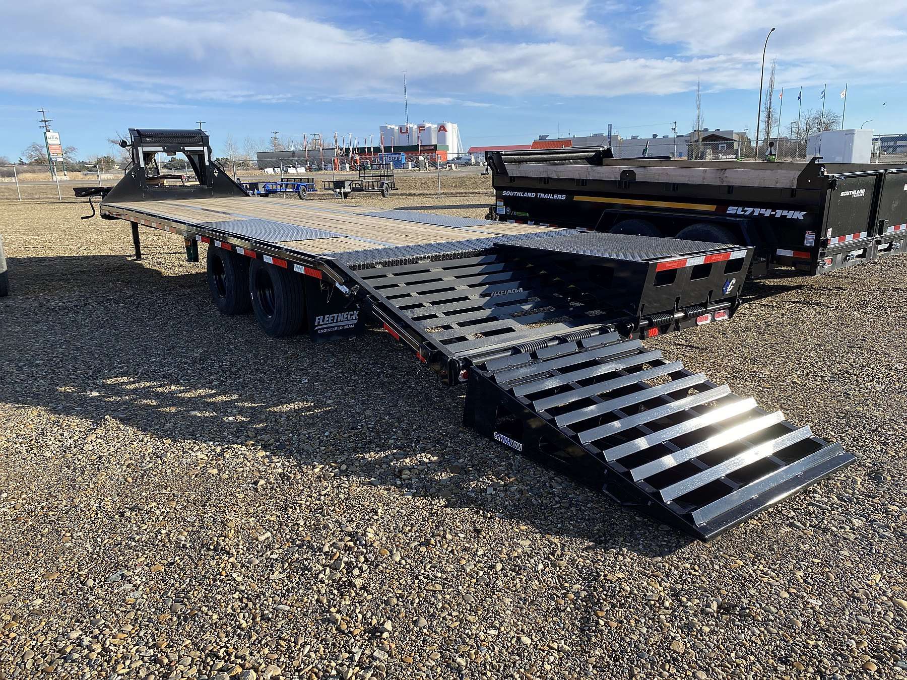 2026 Diamond C FMAX212- 32' Gooseneck Trailer