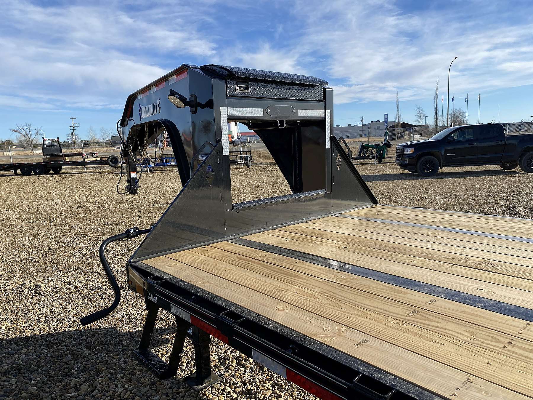 2026 Diamond C FMAX212- 32' Gooseneck Trailer