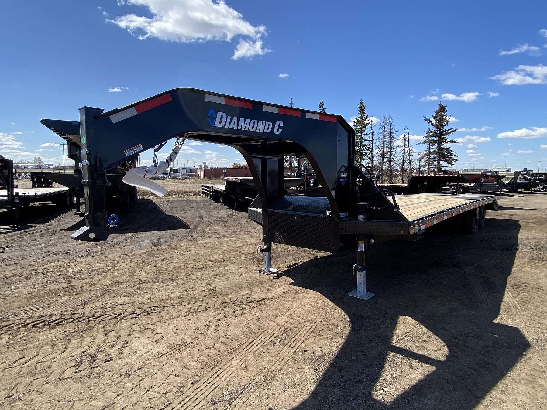 2026 Diamond C FMAX212- 32' Gooseneck Trailer