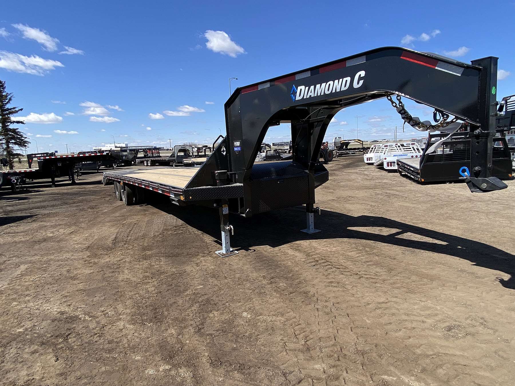2026 Diamond C FMAX212- 32' Gooseneck Trailer