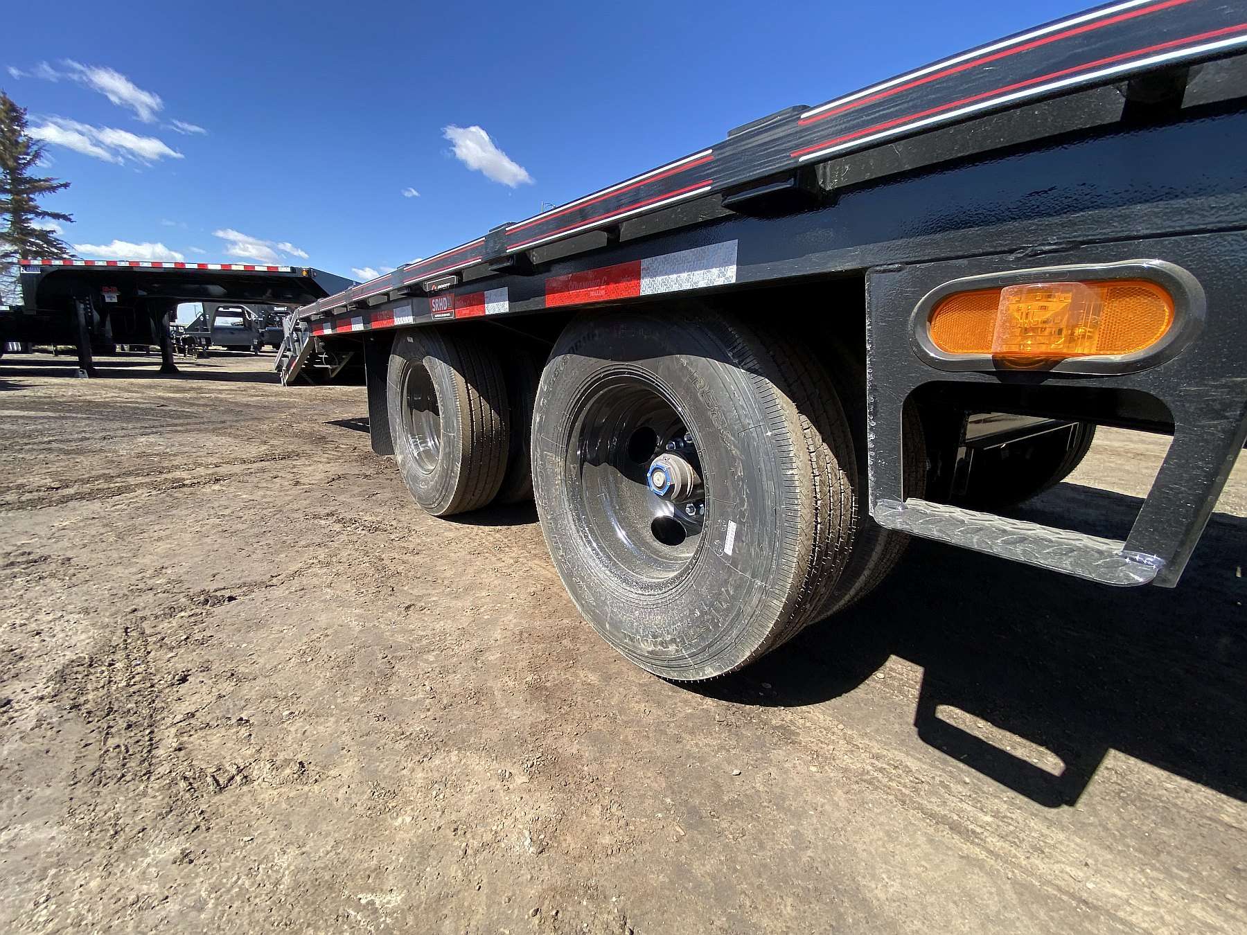 2026 Diamond C FMAX212- 32' Gooseneck Trailer