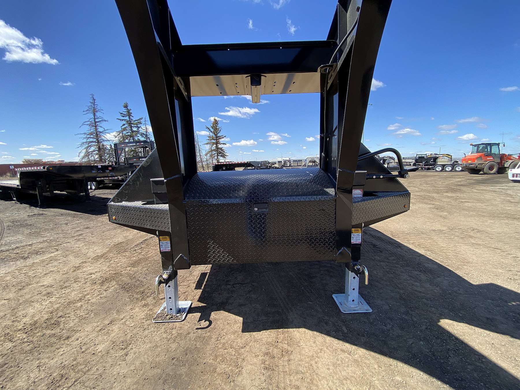 2026 Diamond C FMAX212- 32' Gooseneck Trailer