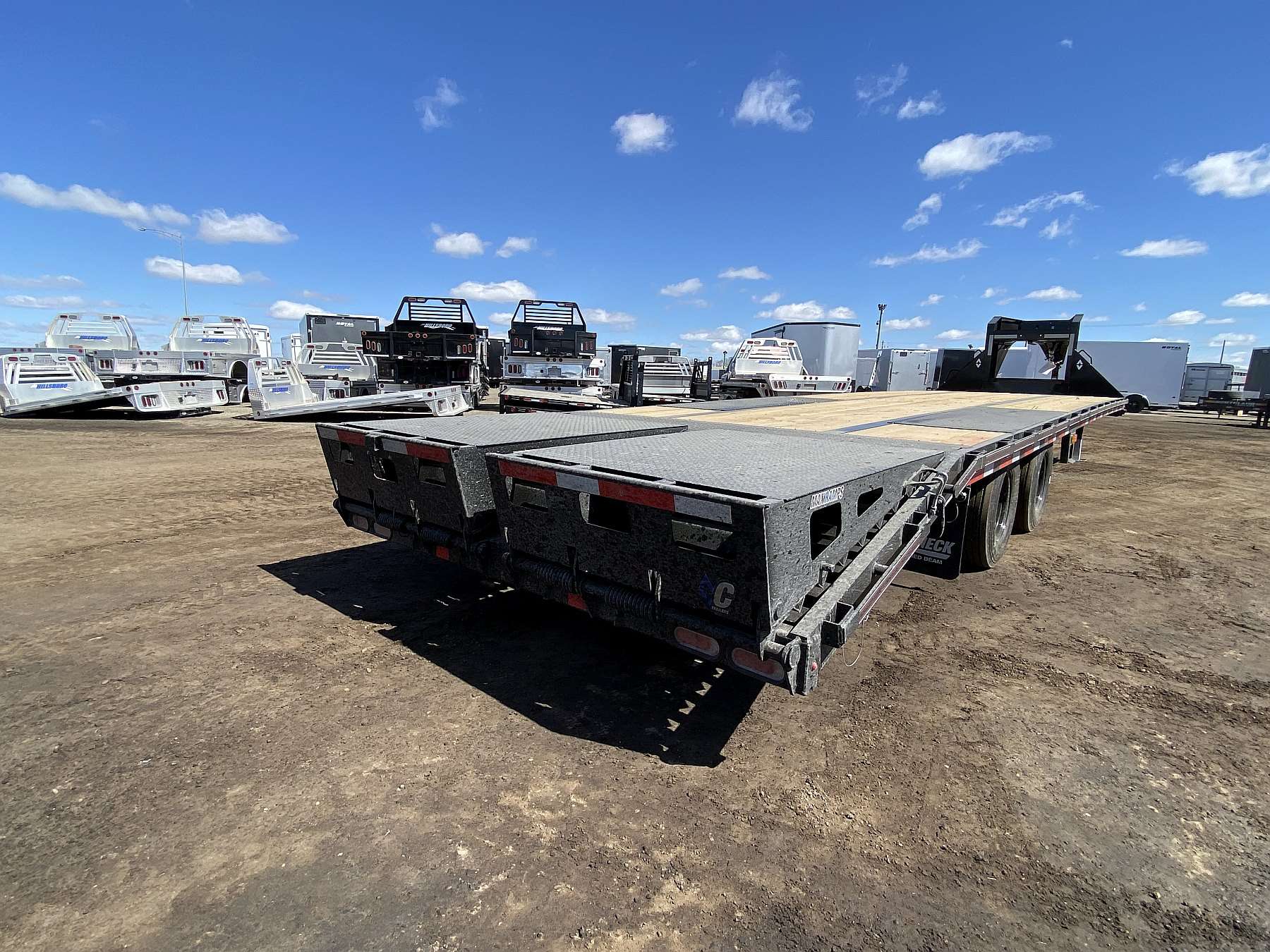 2026 Diamond C FMAX212- 32' Gooseneck Trailer