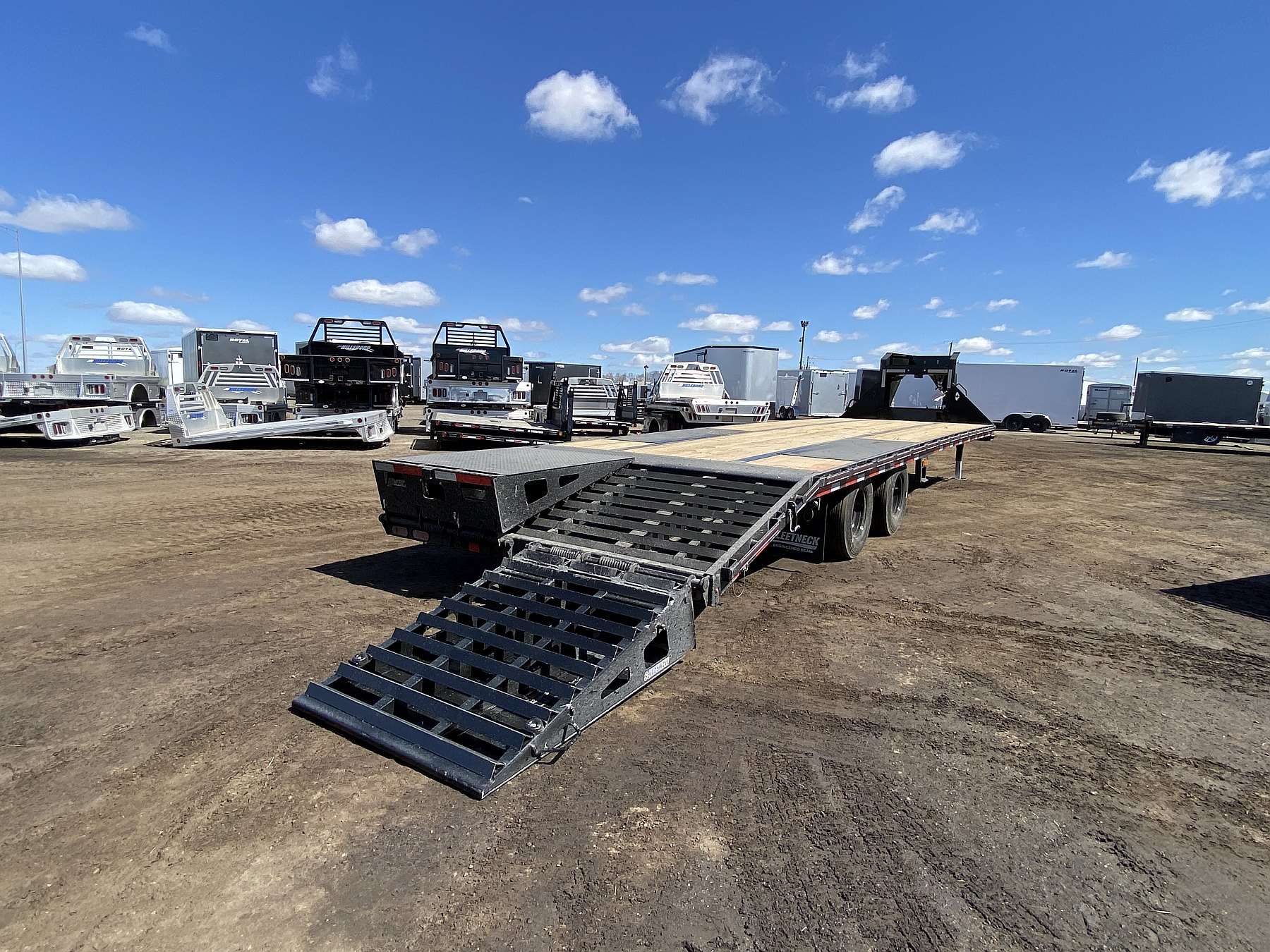 2026 Diamond C FMAX212- 32' Gooseneck Trailer