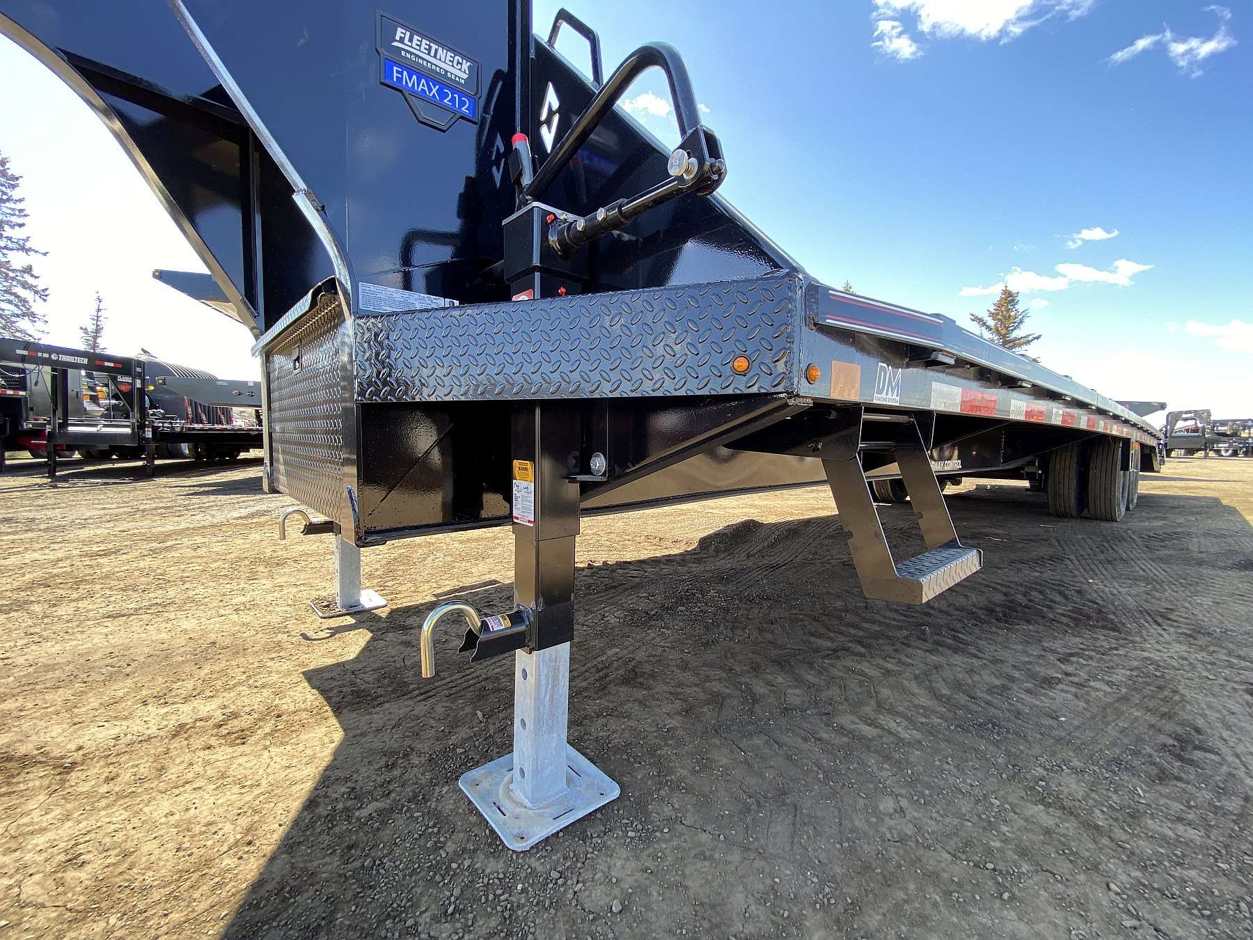 2026 Diamond C FMAX212- 32' Gooseneck Trailer