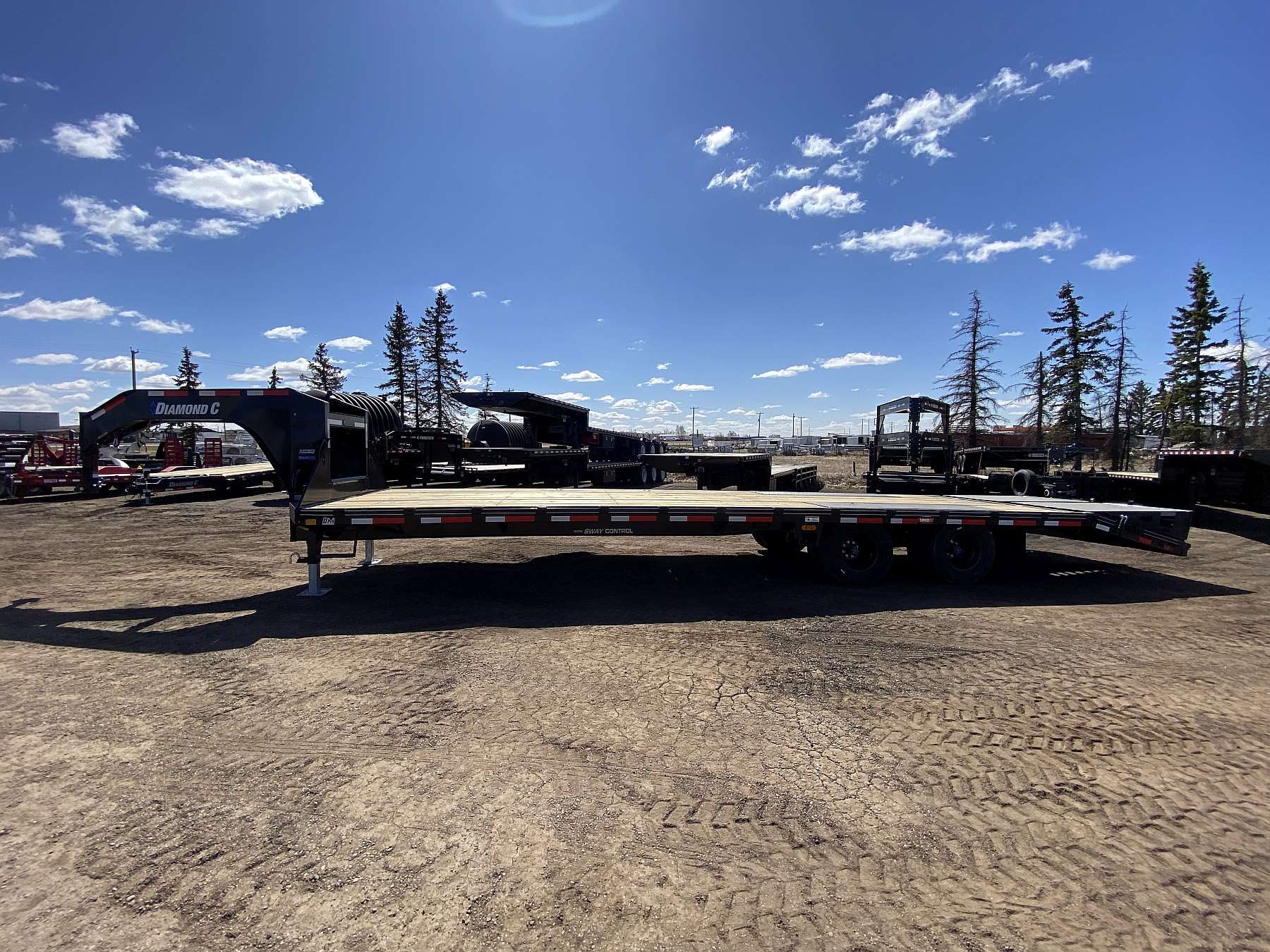 2026 Diamond C FMAX212- 32' Gooseneck Trailer