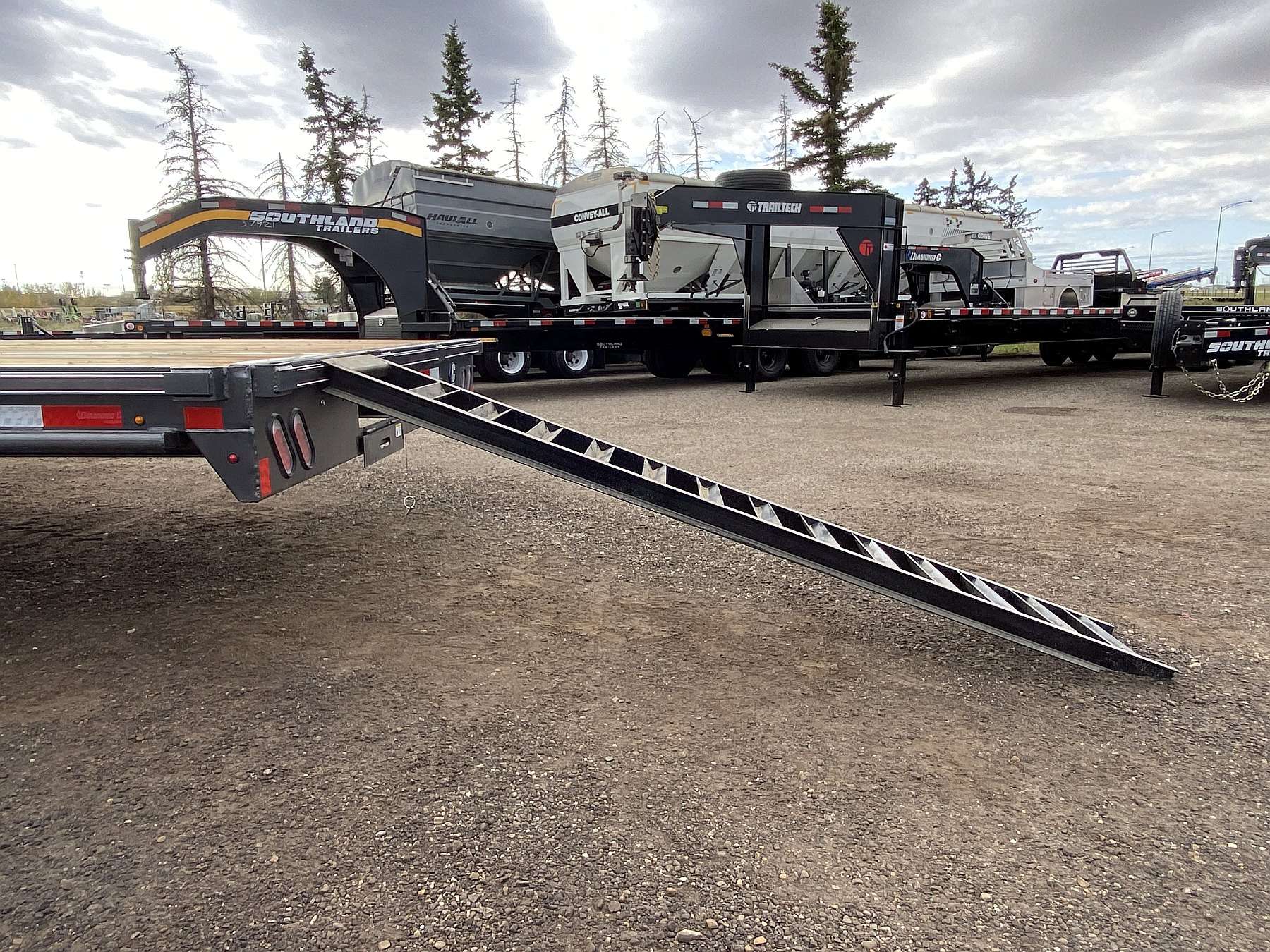 2026 Diamond C FMAX212- 40' Gooseneck Trailer