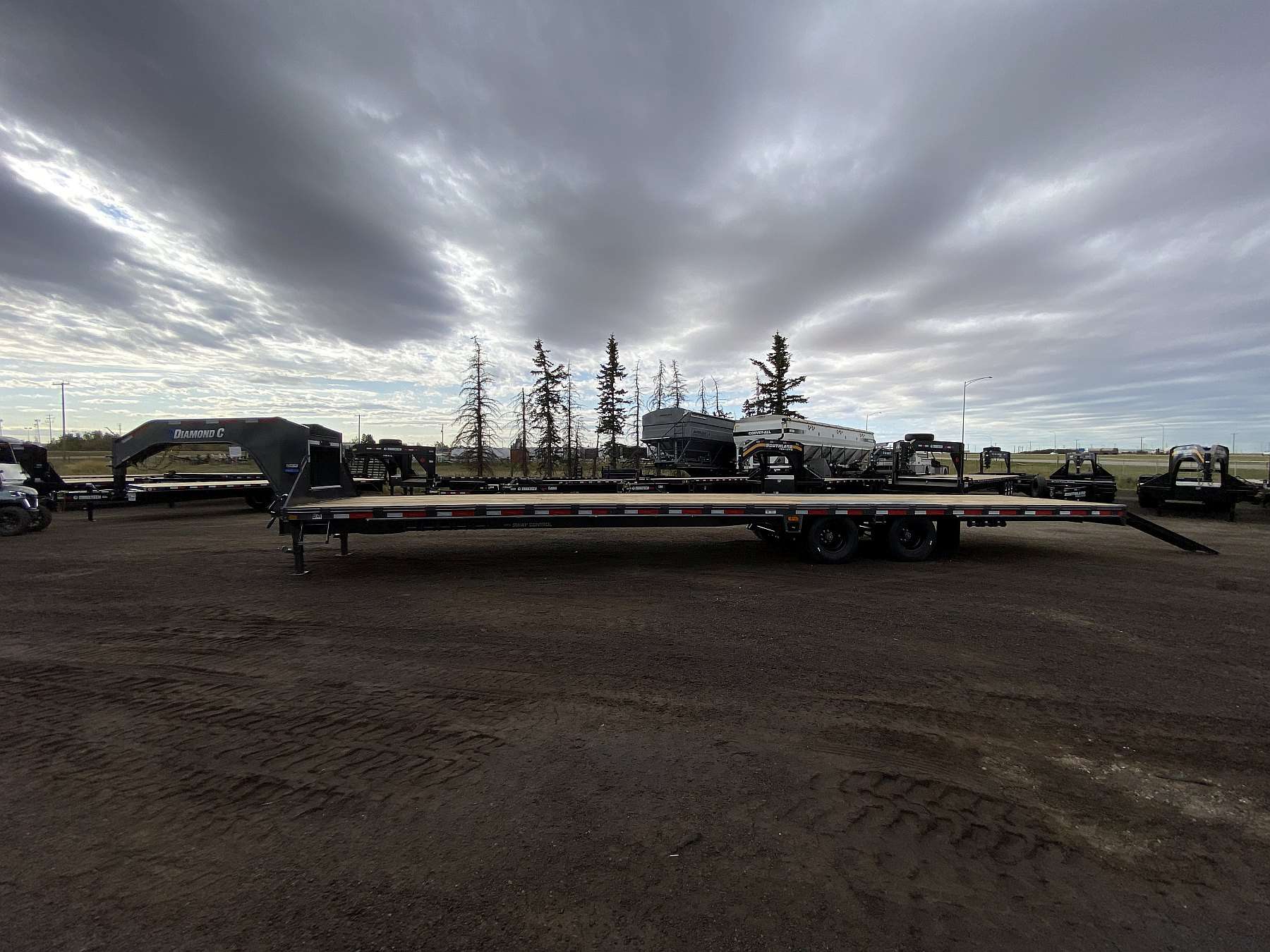 2026 Diamond C FMAX212- 40' Gooseneck Trailer