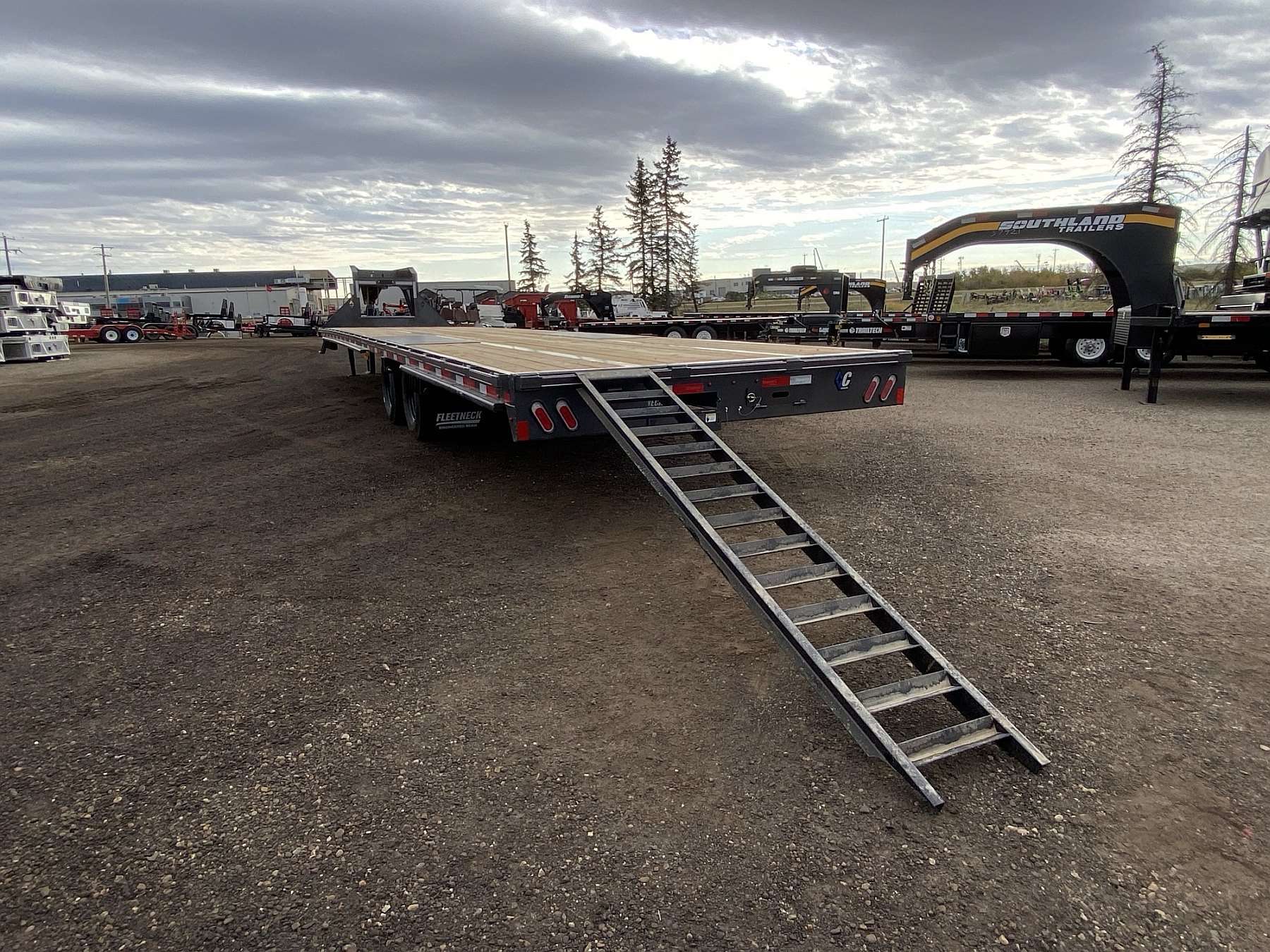 2026 Diamond C FMAX212- 40' Gooseneck Trailer