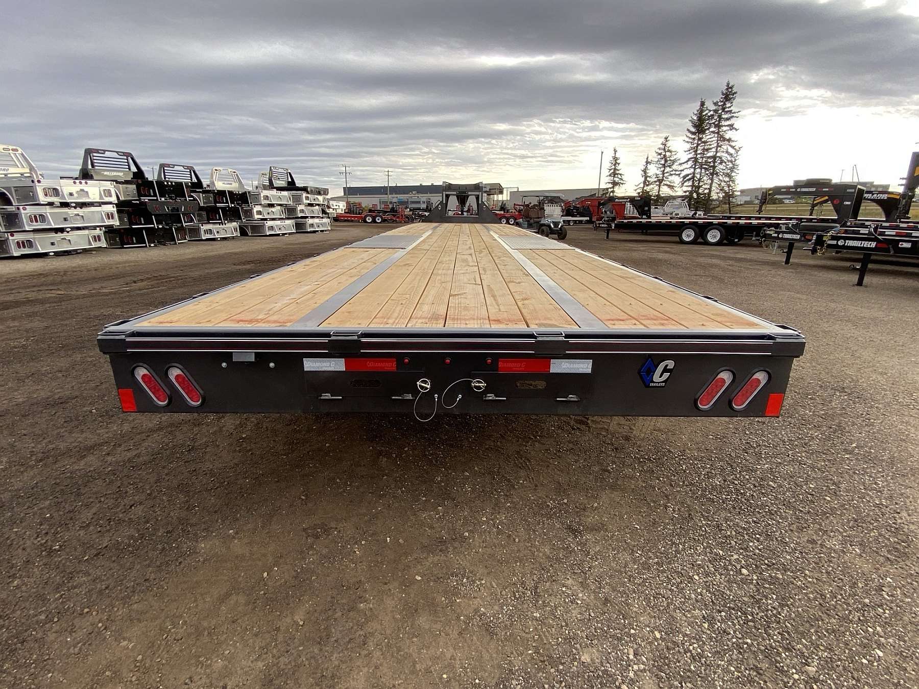 2026 Diamond C FMAX212- 40' Gooseneck Trailer