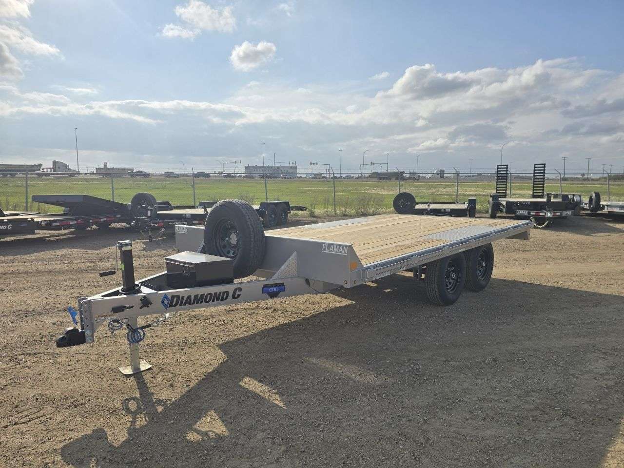 2026 Diamond C GDD 8'6" x 14' Deckover Trailer