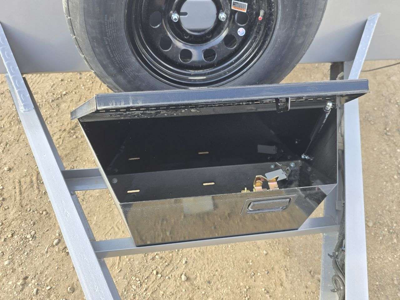 2026 Diamond C GDD 8'6" x 14' Deckover Trailer