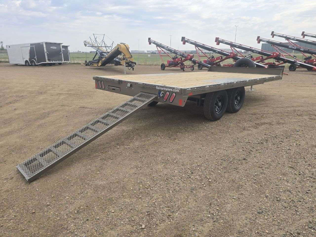 2026 Diamond C GDD 8'6" x 16' Deckover Trailer