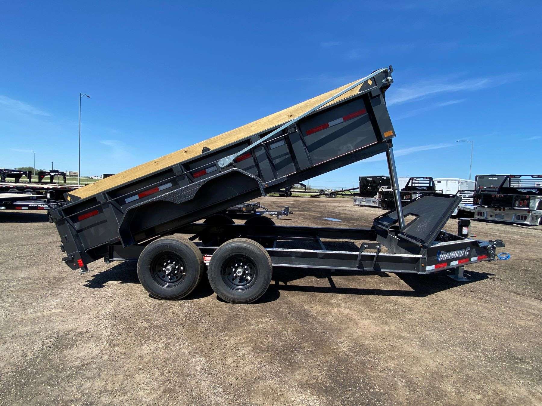 2026 Diamond C LPT207- 14' HD Dump Trailer