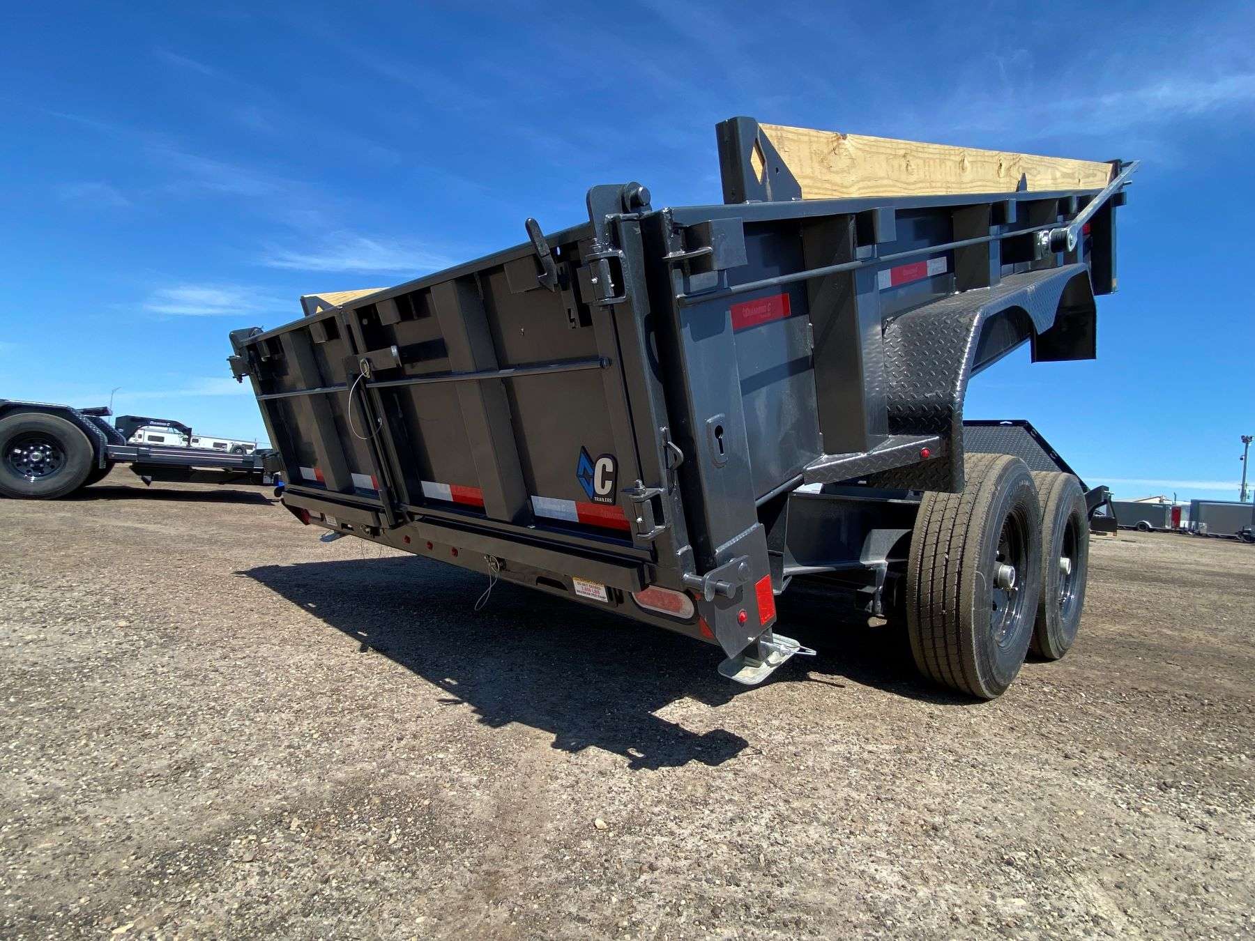 2026 Diamond C LPT207- 14' HD Dump Trailer