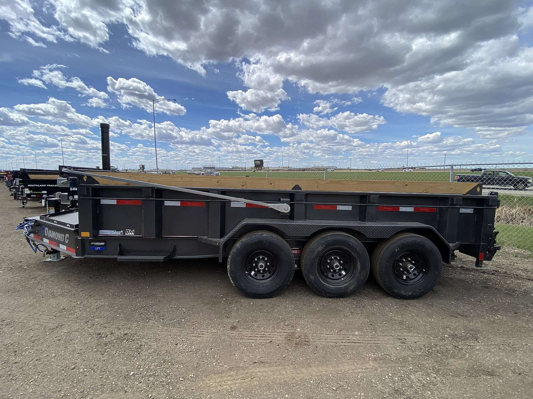 2026 Diamond C LPT307 16' Dump Trailer