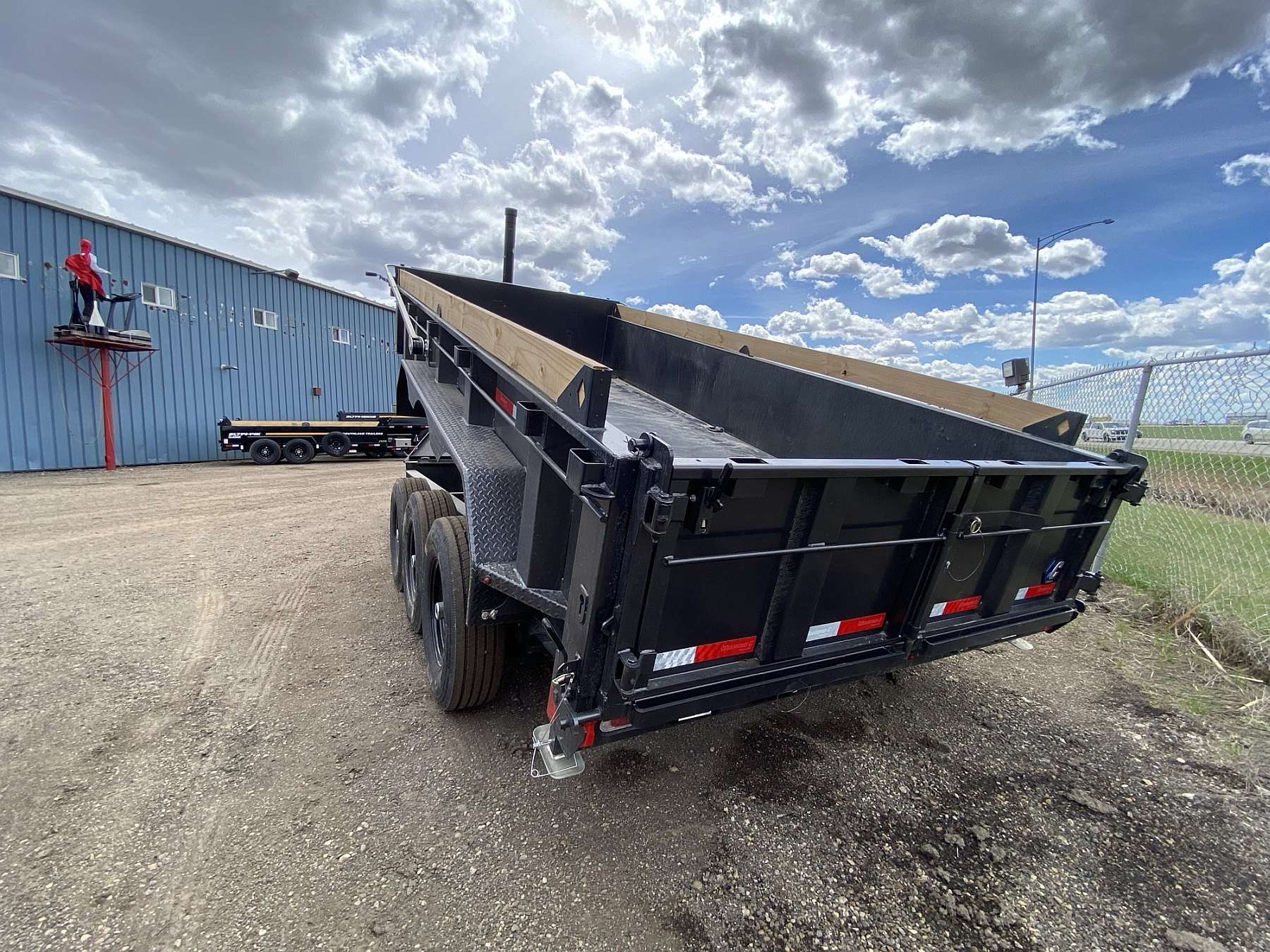 2026 Diamond C LPT307 16' Dump Trailer