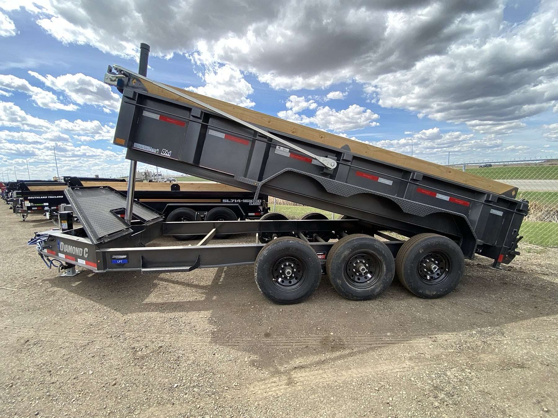 2026 Diamond C LPT307 16' Dump Trailer