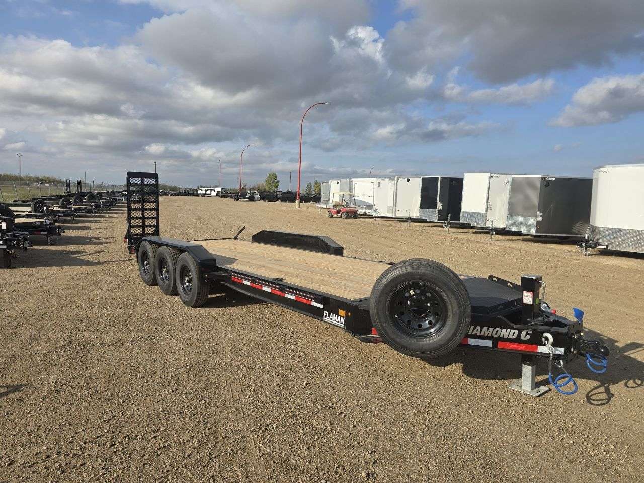 2026 Diamond C LPX 8'6" x 22' Beavertail Flat Deck Trailer