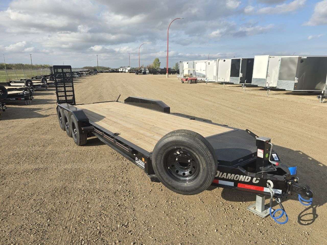 2026 Diamond C LPX 8'6" x 22' Beavertail Flat Deck Trailer