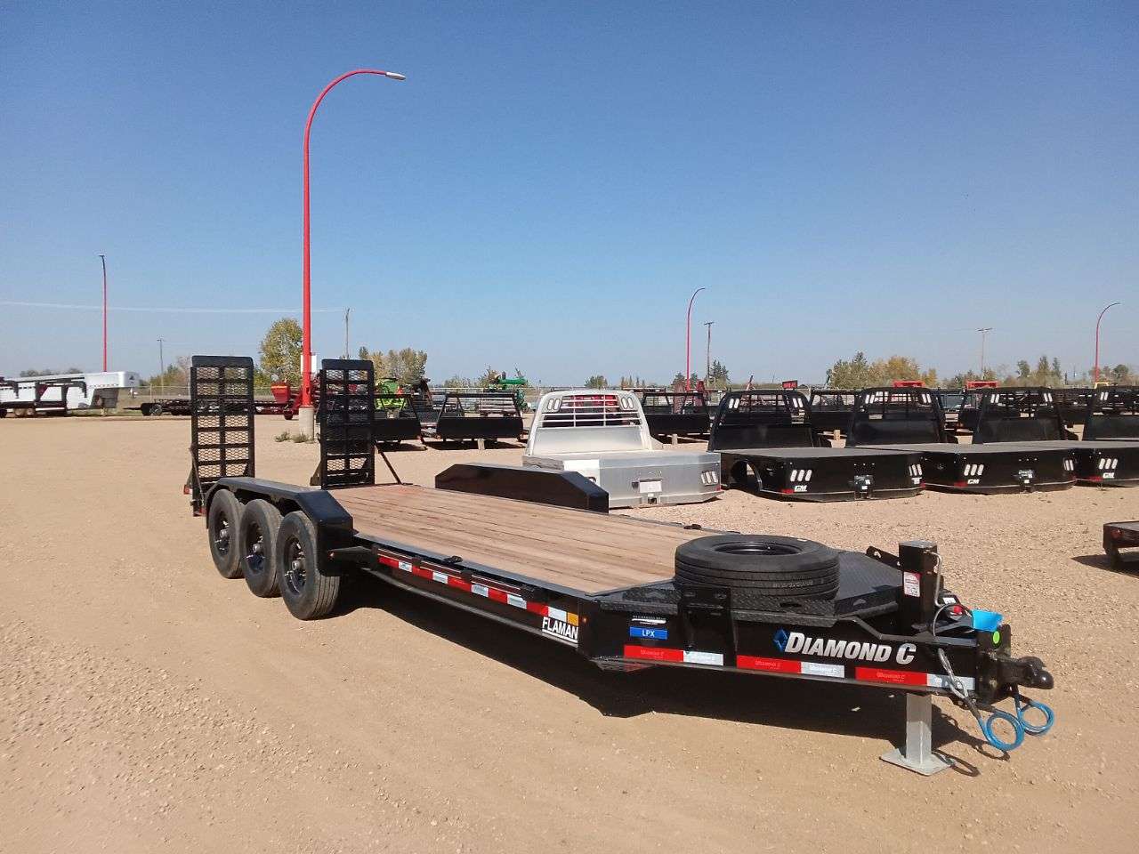 2026 Diamond C LPX 8'6" x 22' Beavertail Flat Deck Trailer