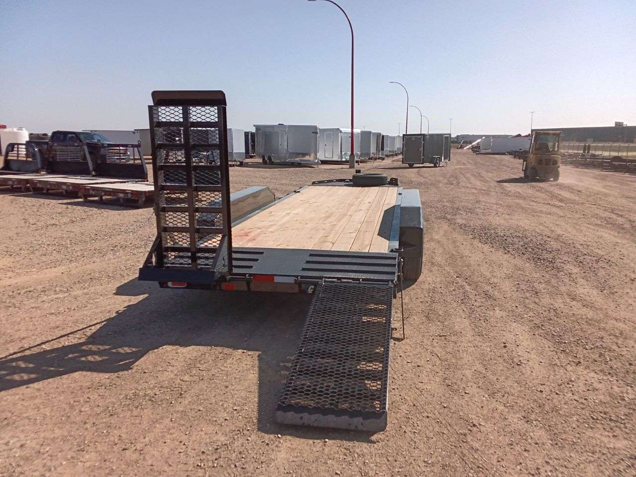 2026 Diamond C LPX 8'6" x 22' Beavertail Flat Deck Trailer