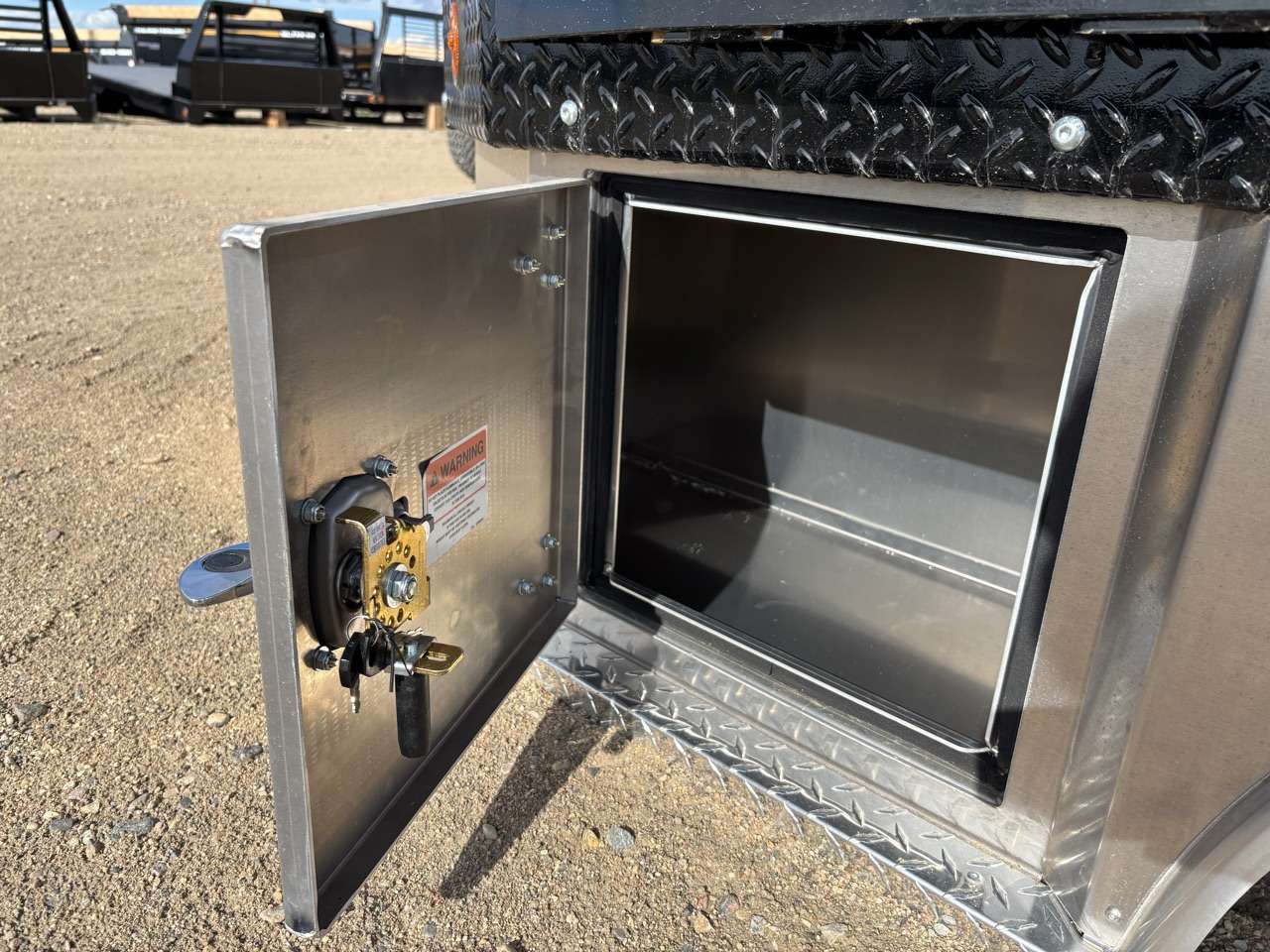 2026 Hillsboro 8'6" Dually Hybrid Truck Deck - GM