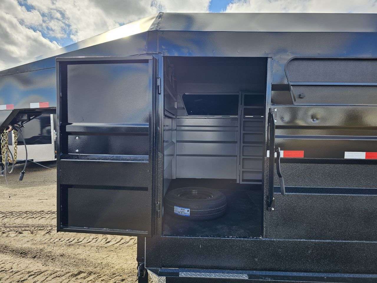 2026 Norbert 7'6" x 20' Gooseneck Livestock Trailer