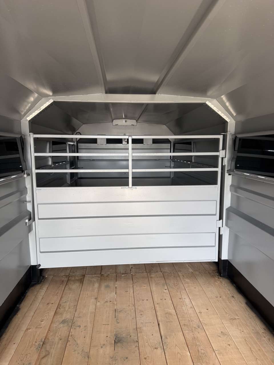 2026 Norbert 7'6" x 30' GN Livestock Triple 8K Trailer