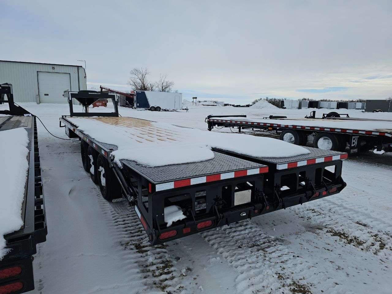 2026 Norbert 8'4" x 30' GN Beavertail Flat Deck Trailer