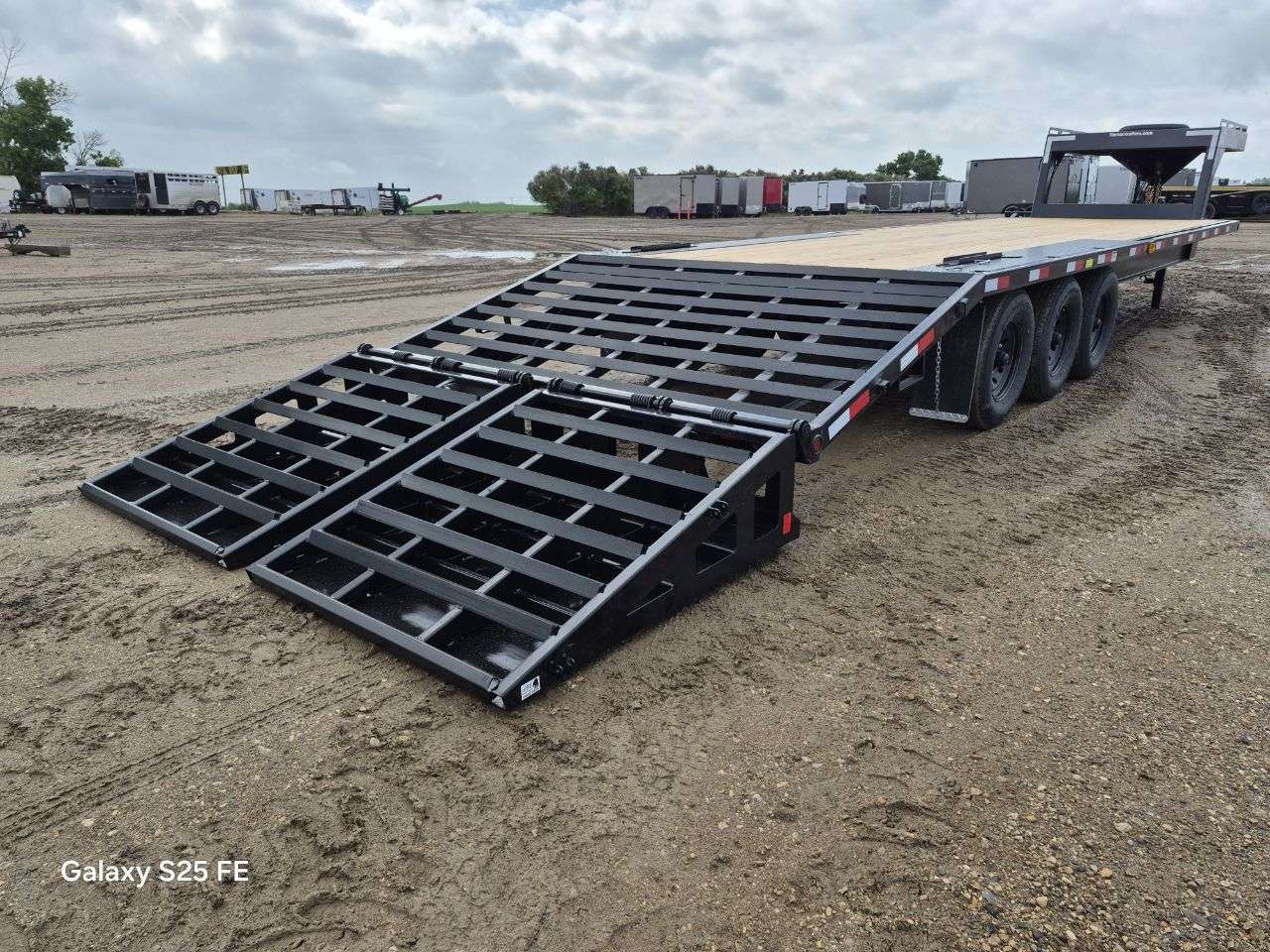 2026 Norbert 8'4" x 30' GN Beavertail Flat Deck Trailer
