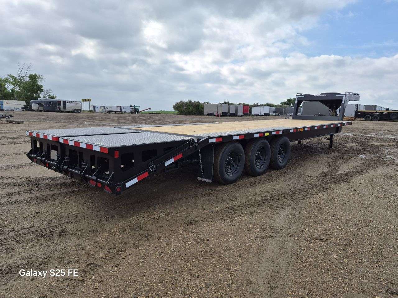2026 Norbert 8'4" x 30' GN Beavertail Flat Deck Trailer