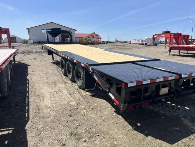 2026 Norbert 8'4" x 30' GN Beavertail Flat Deck Trailer