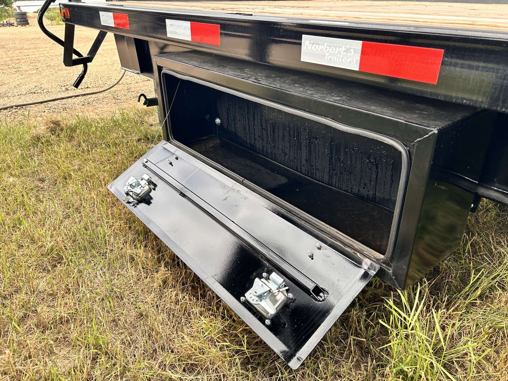 2026 Norbert 8'4" x 30' GN Beavertail Flat Deck Trailer