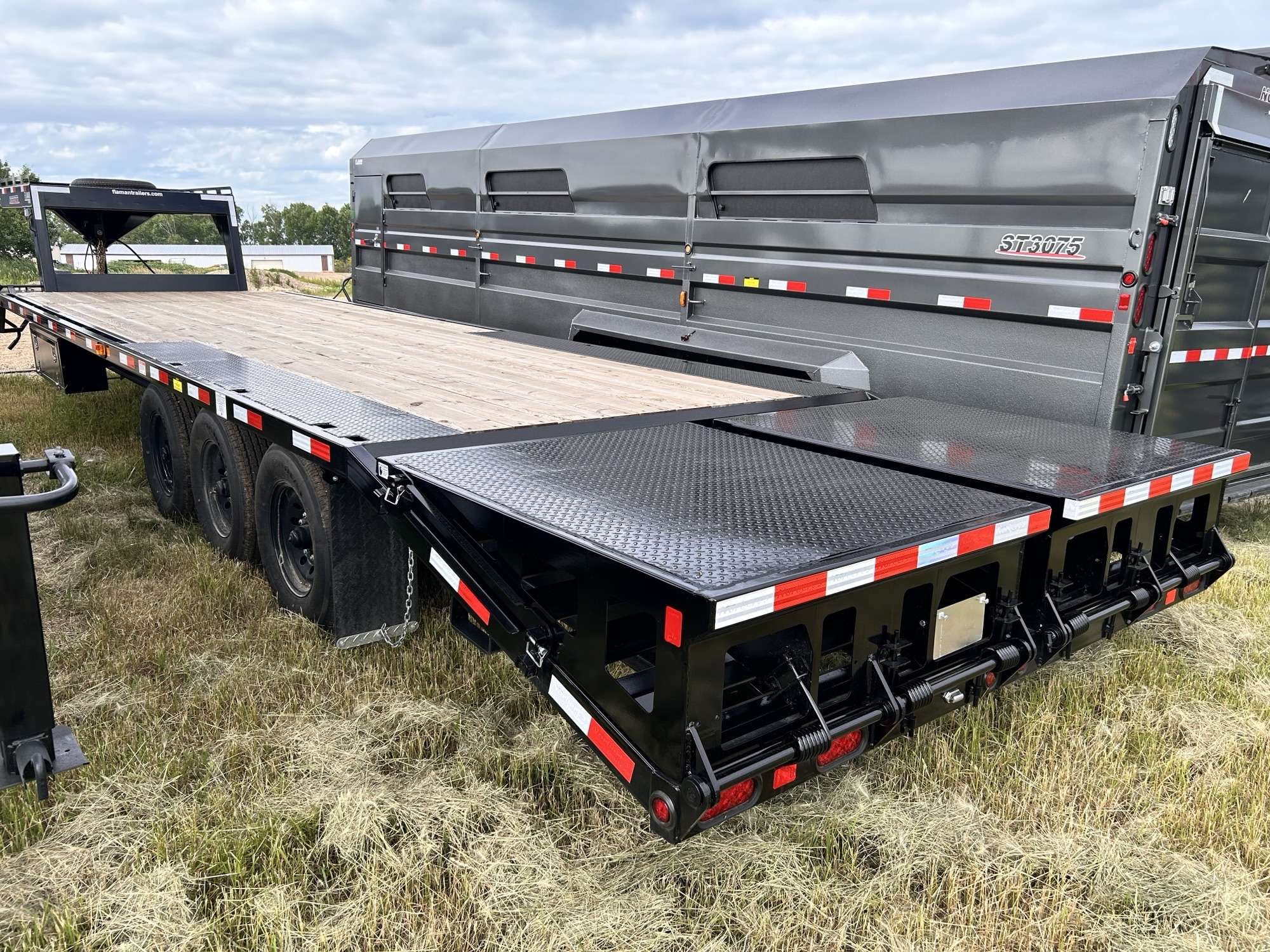 2026 Norbert 8'4" x 30' GN Beavertail Flat Deck Trailer