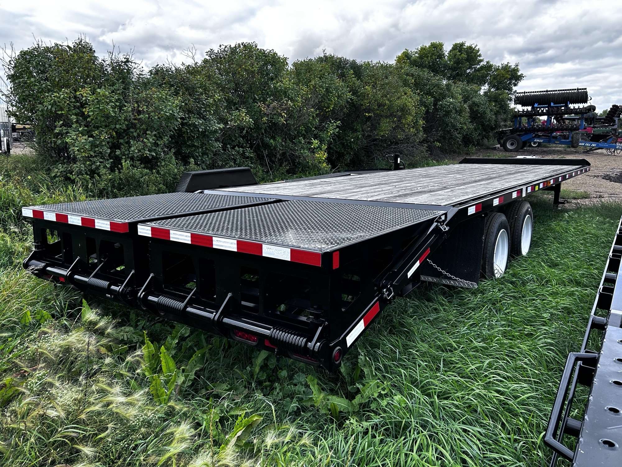 2026 Norbert 8'6" x 30' Beavertail Flat Deck Trailer