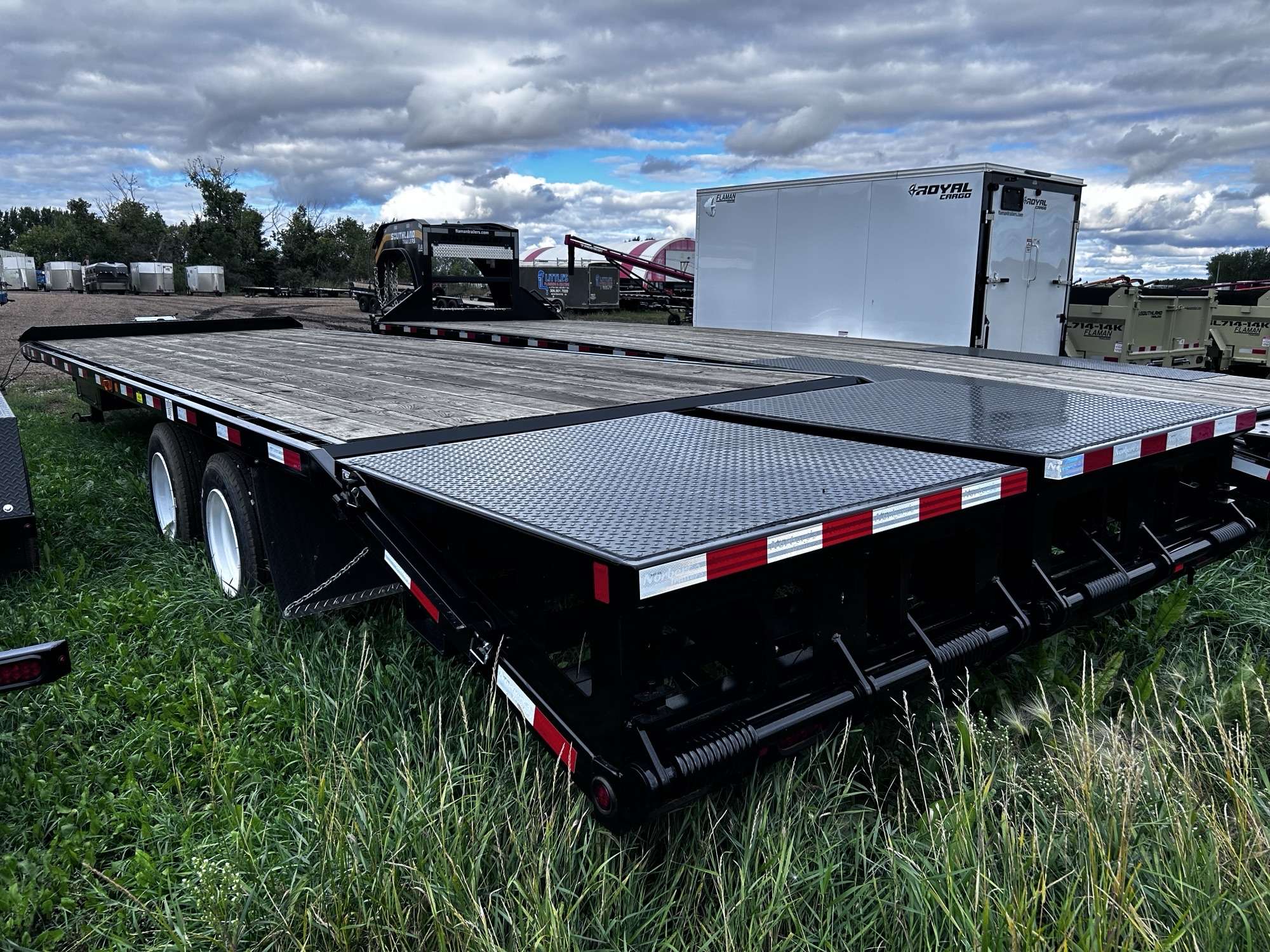 2026 Norbert 8'6" x 30' Beavertail Flat Deck Trailer