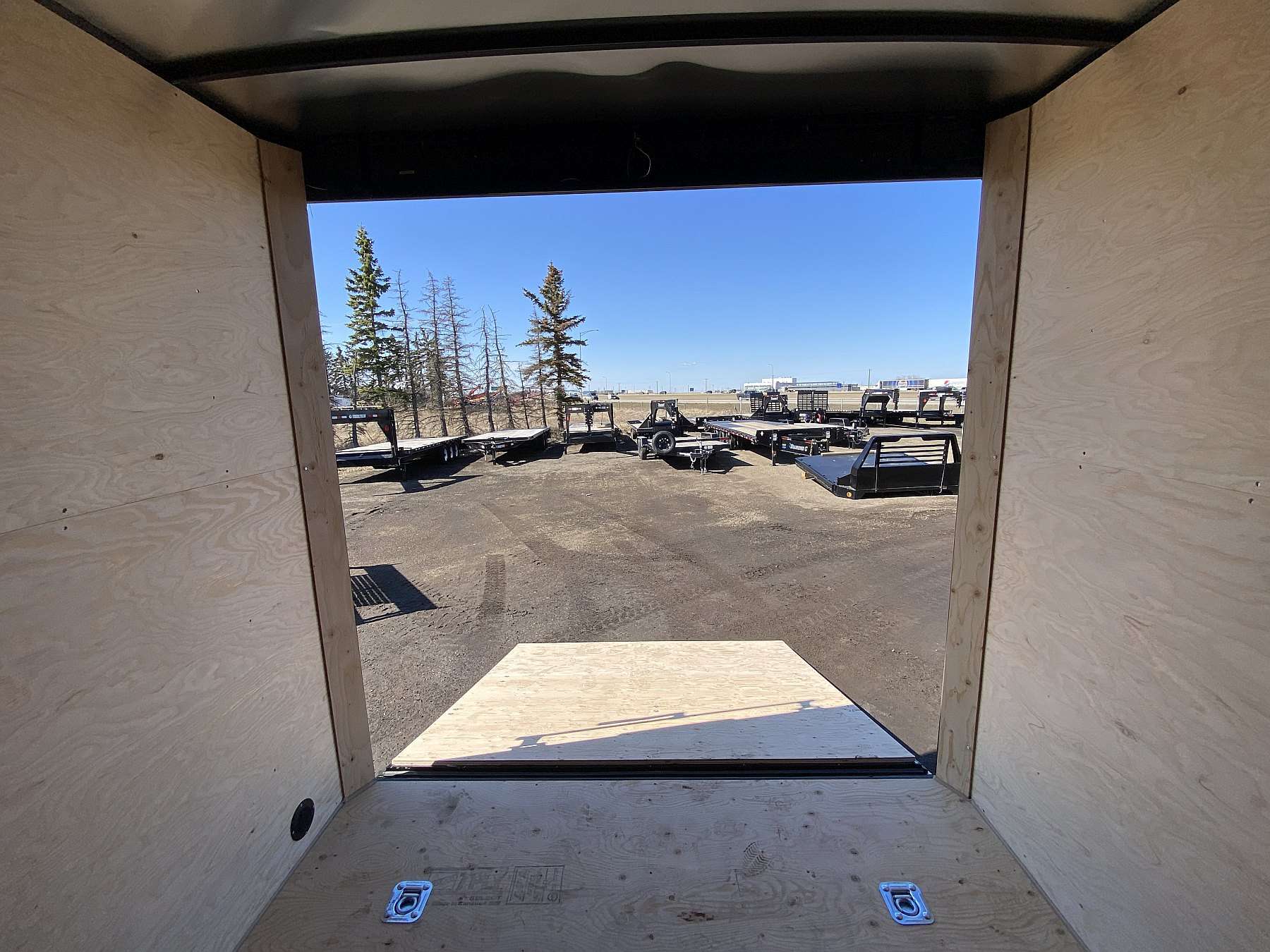 2026 Royal 7.5'x18' Enclosed Cargo w/ 16" Center Upgrade